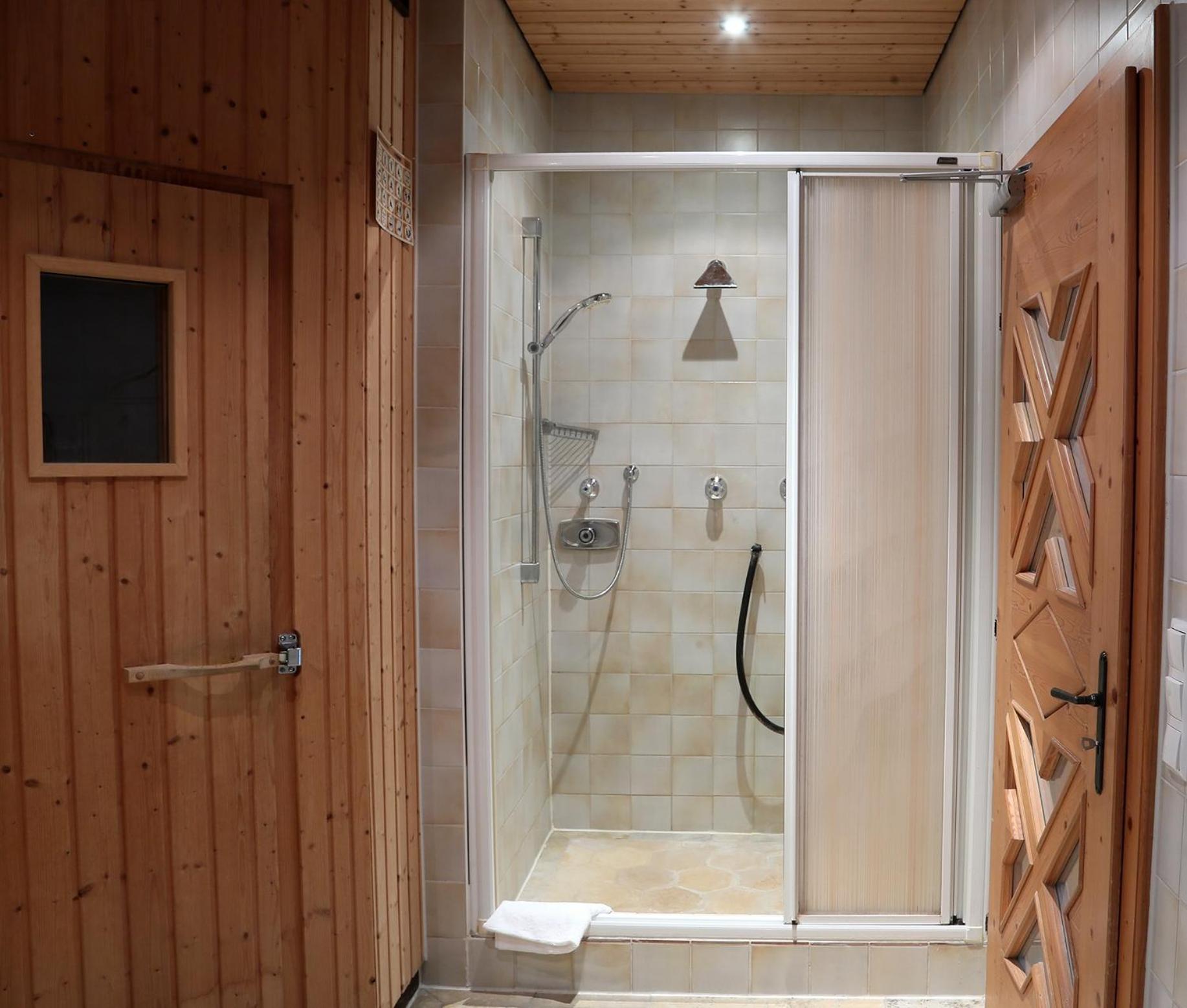 Unique Luxury Villa 22 min to Munich 290m2 Pool Sauna