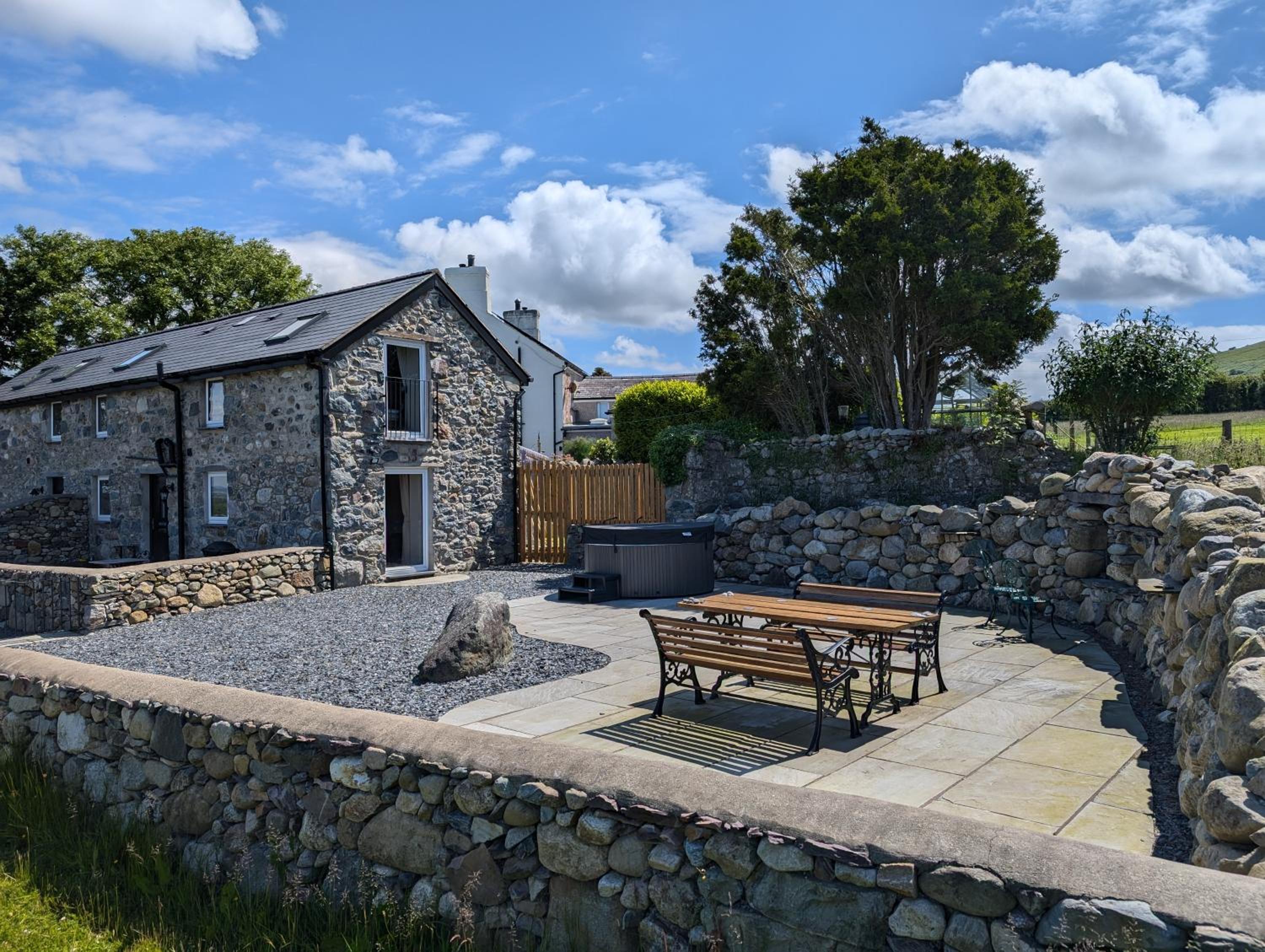 Horseshoe Cottage historic gem near Snowdonia. view 4