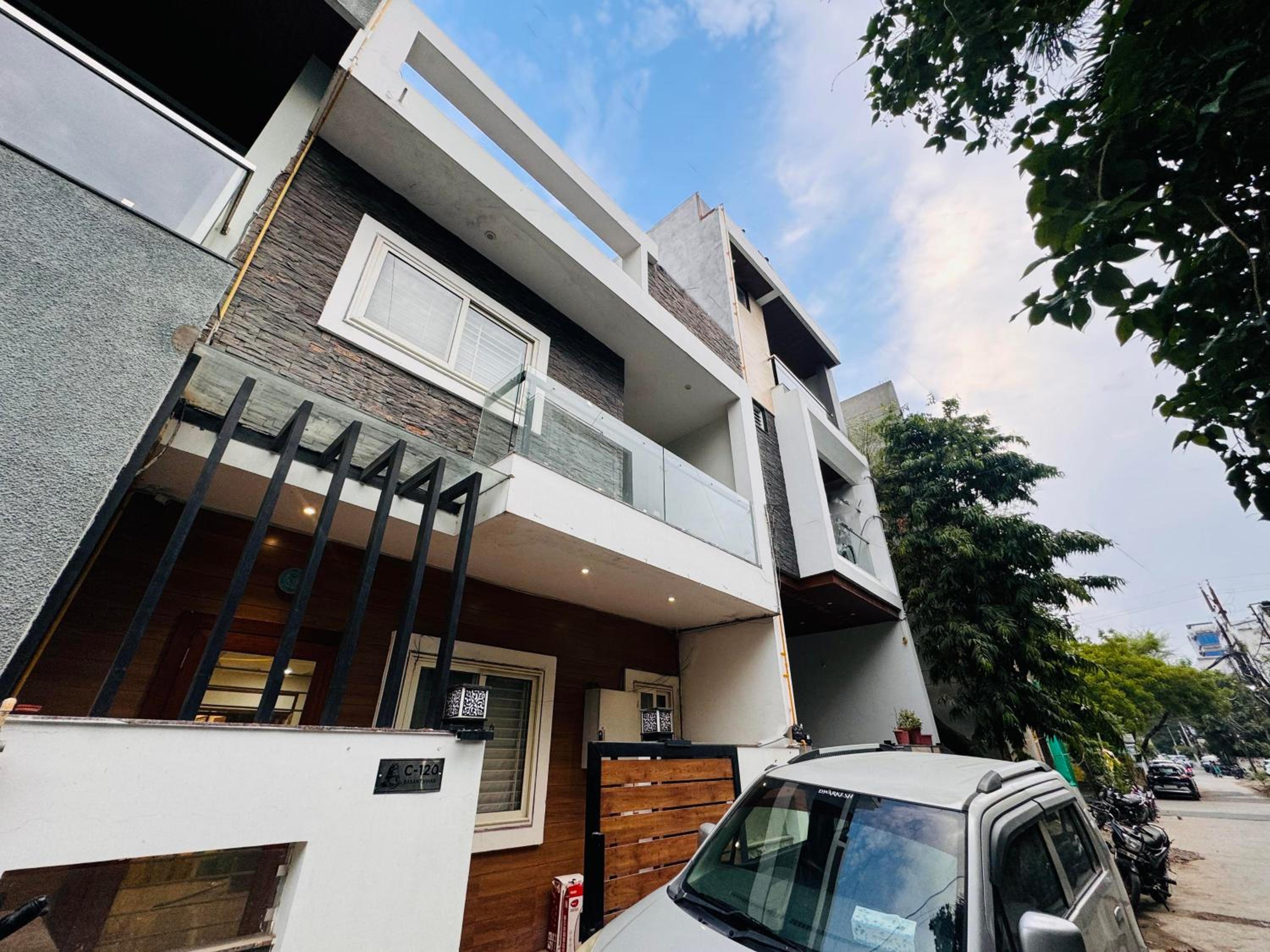 Home Escape 3BHK Luxury Duplex, Vijay Nagar