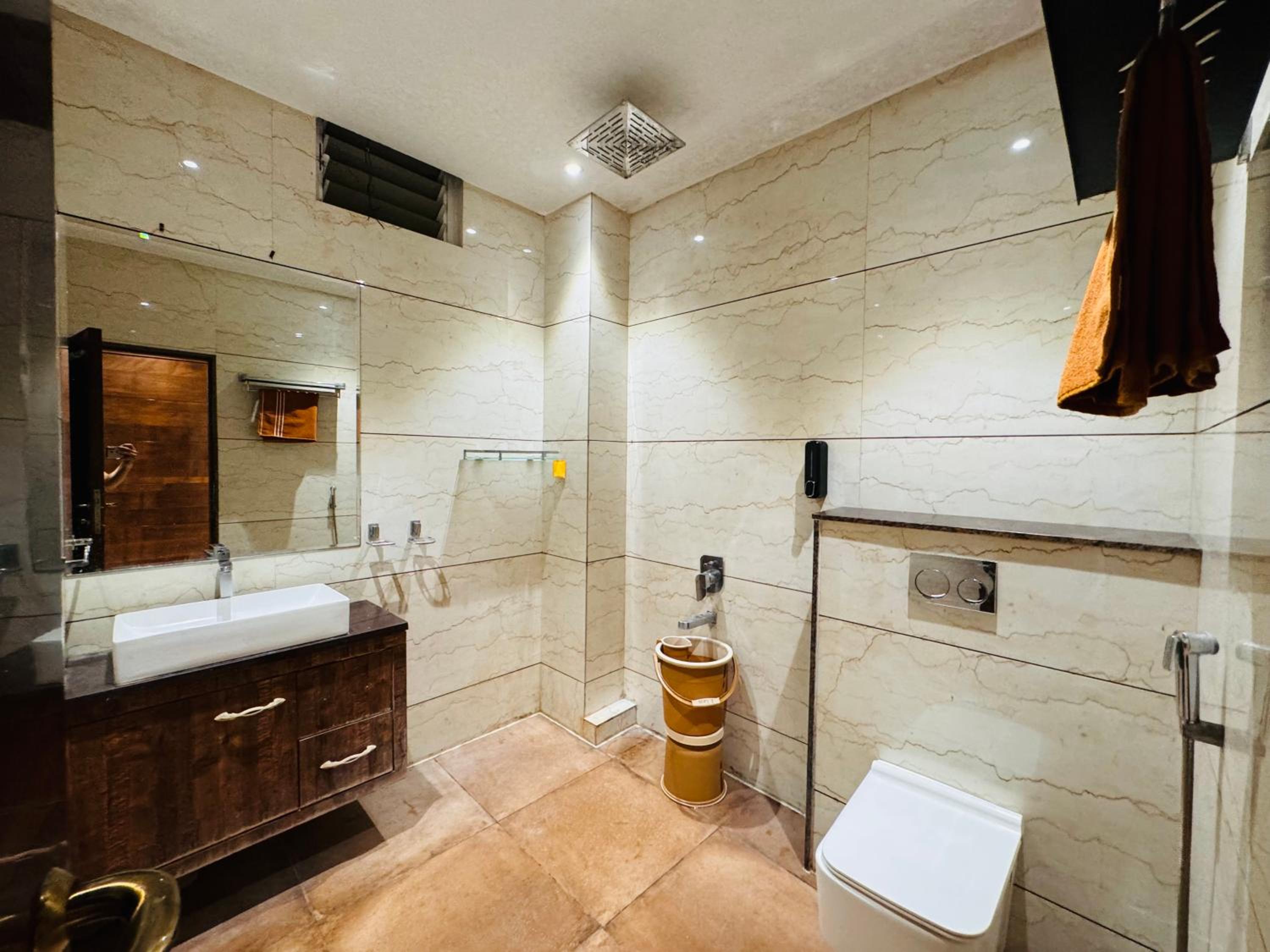 Home Escape 3BHK Luxury Duplex, Vijay Nagar