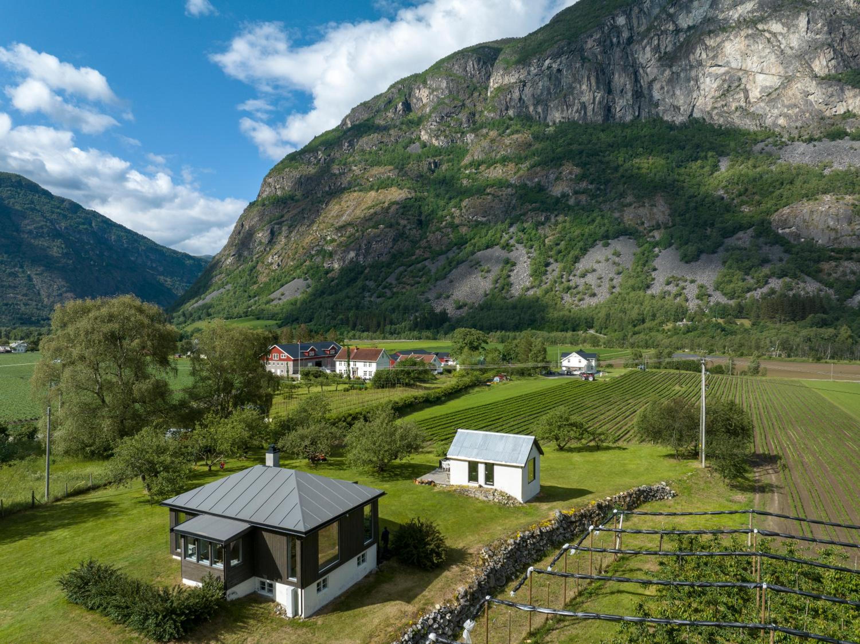 Jordeplegarden holiday home - Part of a farm - Two buildings - Close to Flåm view 2