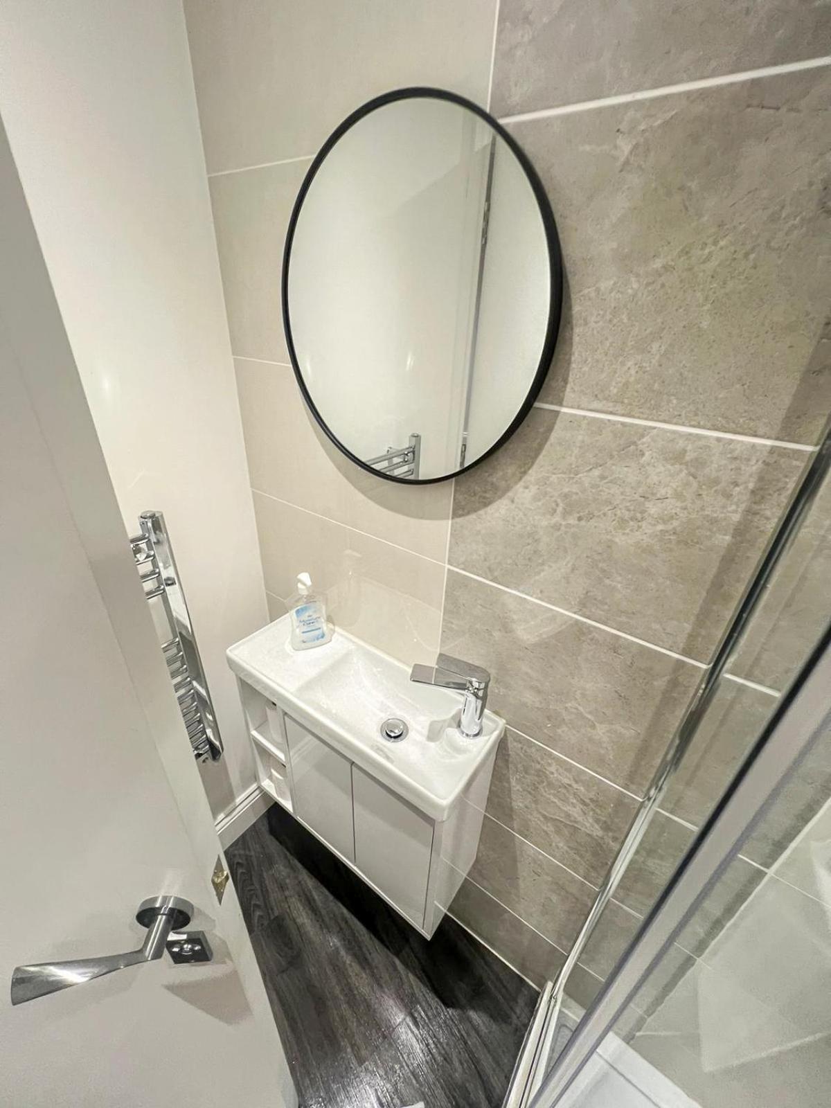 Modern 1-Bedroom Apartments near Shoreditch, Old Street & Hoxton by NourNest Apartments