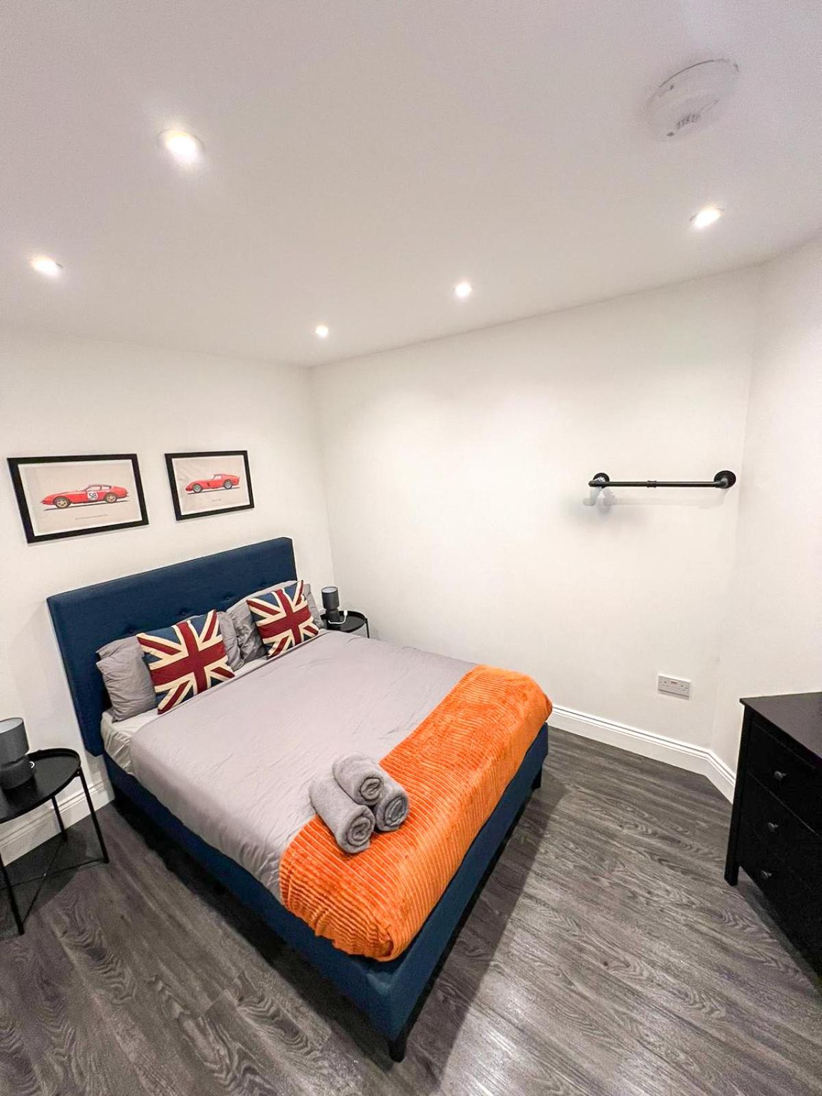 Modern 1-Bedroom Apartments near Shoreditch, Old Street & Hoxton by NourNest Apartments