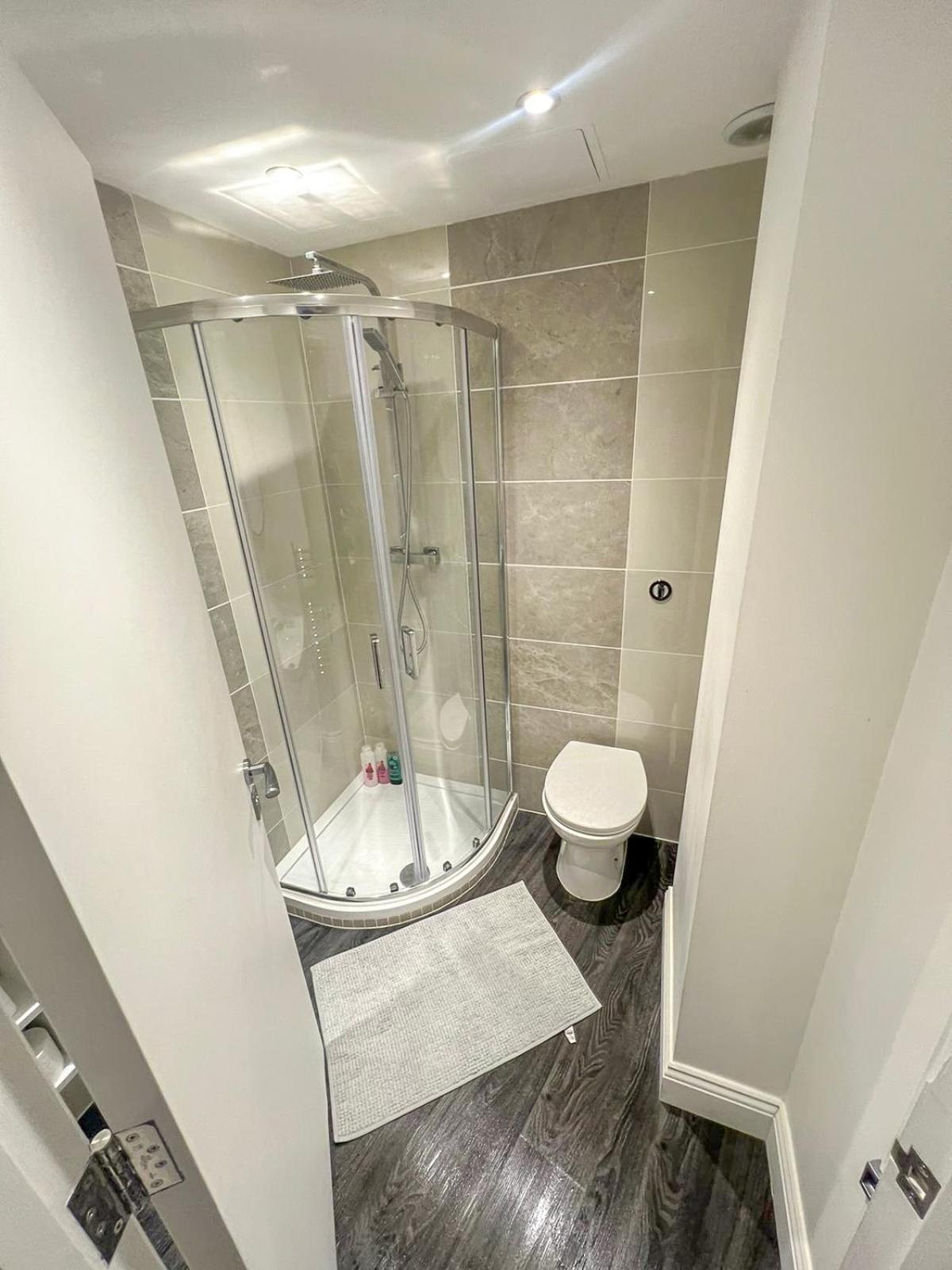 Modern 1-Bedroom Apartments near Shoreditch, Old Street & Hoxton by NourNest Apartments