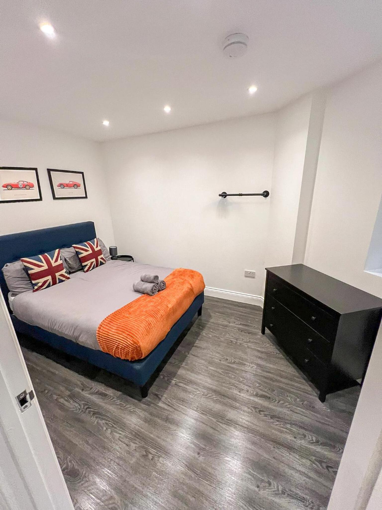 Modern 1-Bedroom Apartments near Shoreditch, Old Street & Hoxton by NourNest Apartments