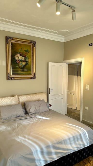 apartment in downtown Champollion street