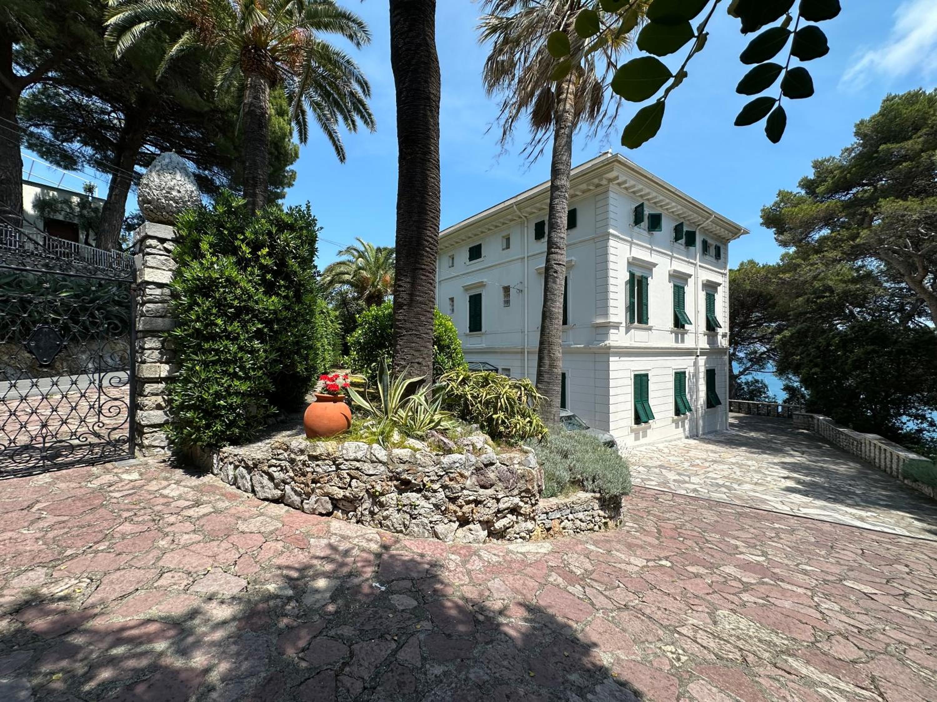 Villa Doria 10 Pax by VILLASRETREATS view 4