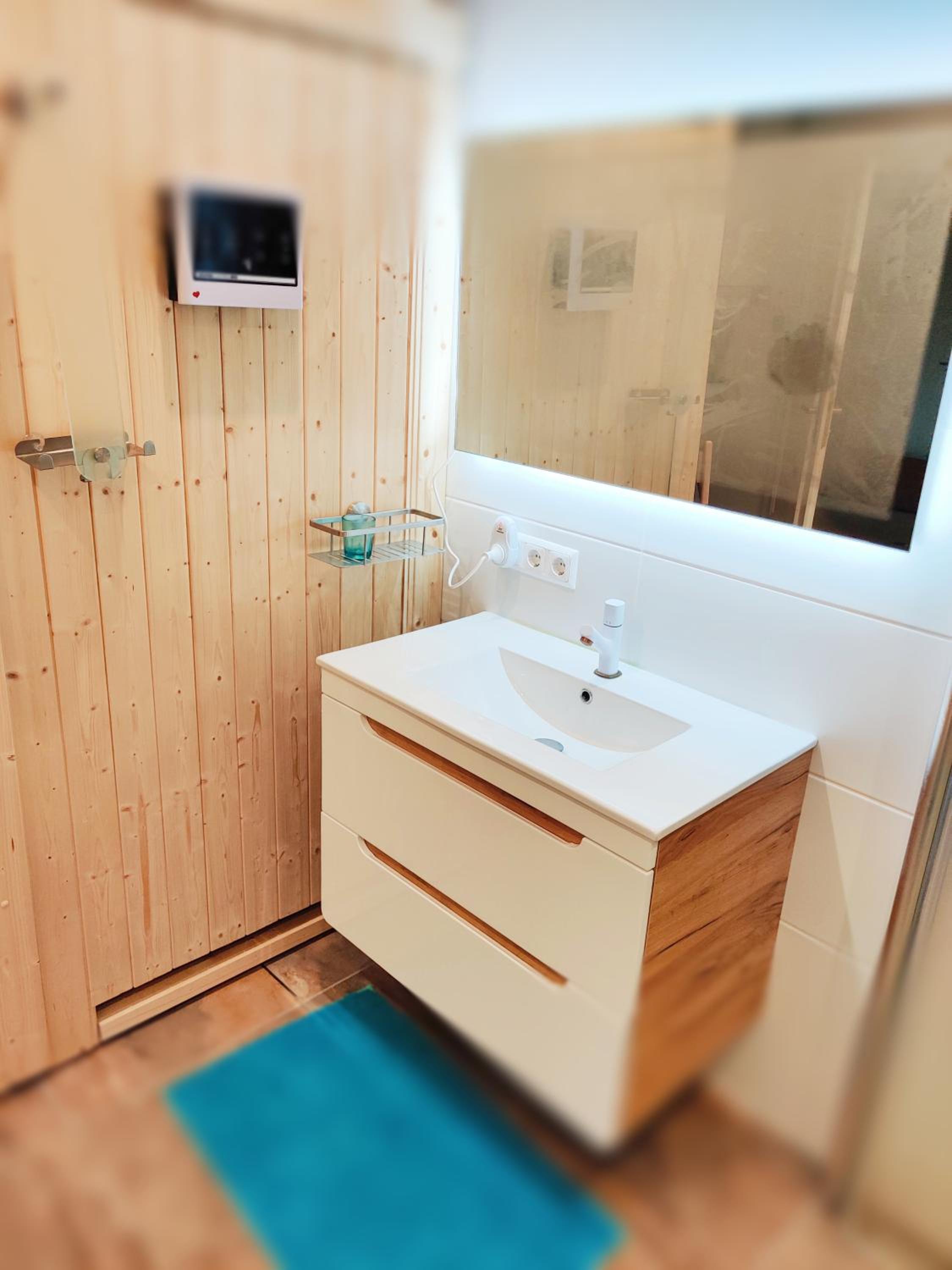 Wellness- HotTub & Sauna- Pet Friendly- Hiking