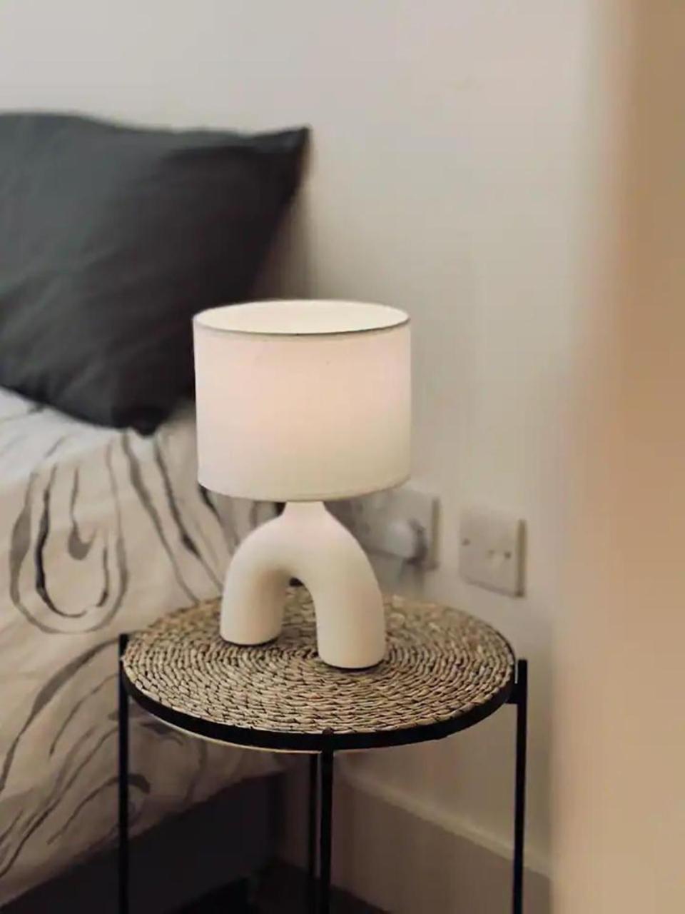 15 Percent OFF Monthly Stays -2Bed Apart Netflix Wi-Fi view 3