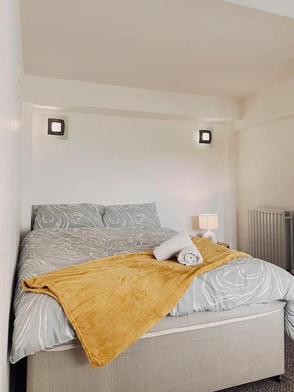 15 Percent OFF Monthly Stays -2Bed Apart Netflix Wi-Fi view 2