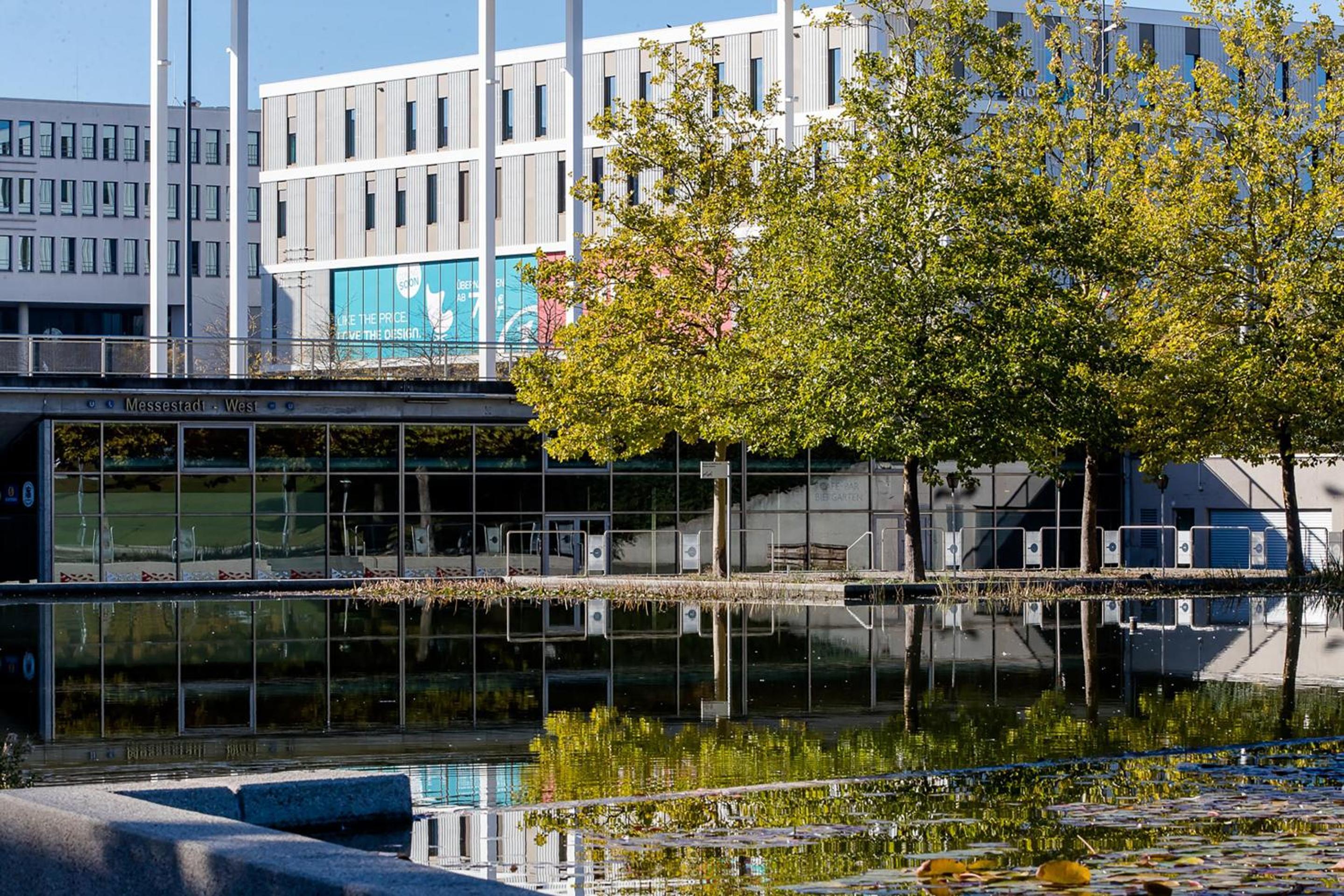 Hotel Motel One München-Messe - Image 1