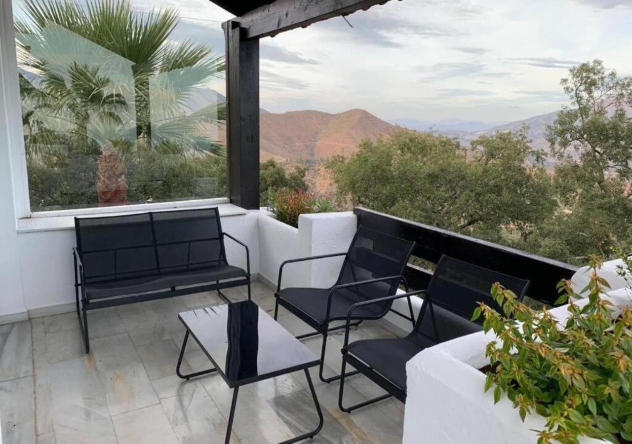 Spacious and modern ocean view apartment Marbella