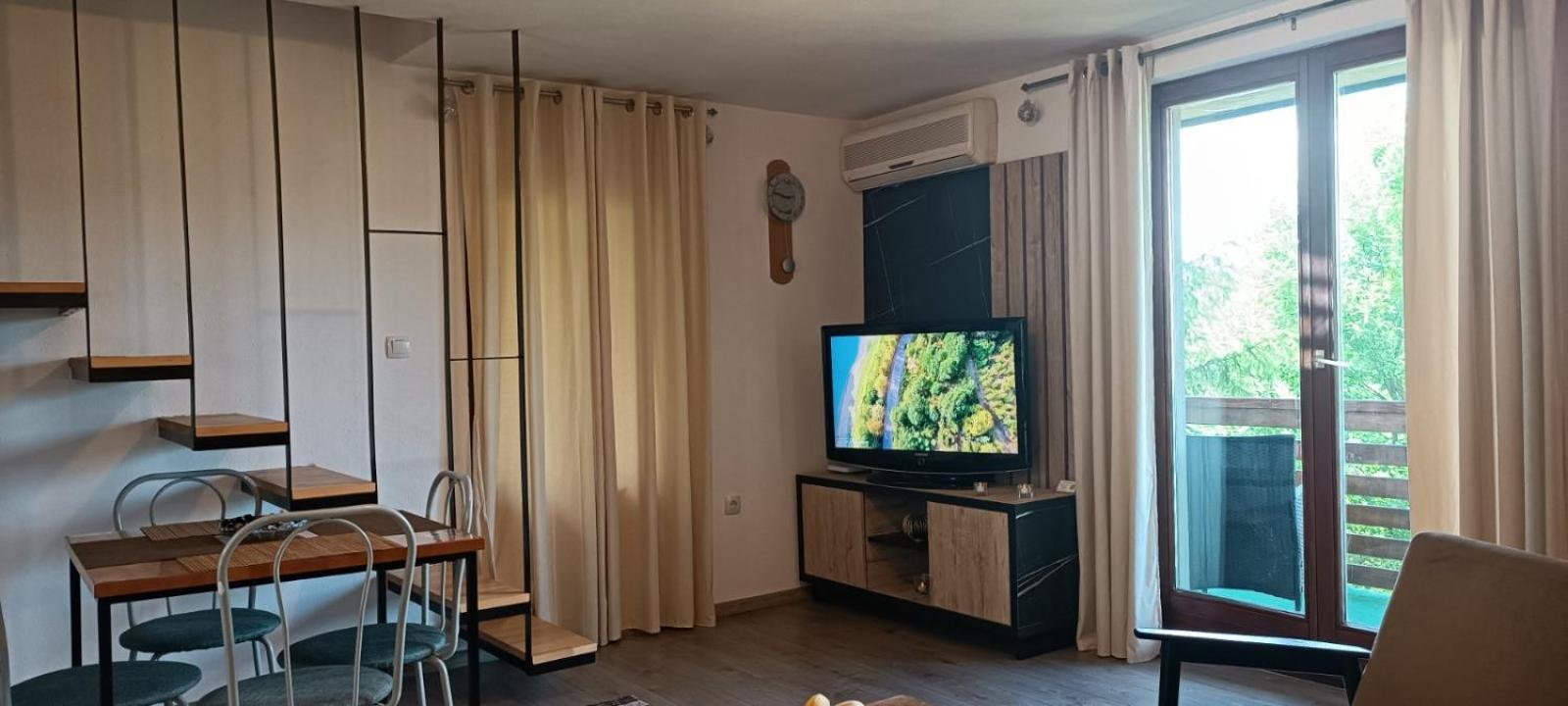 Pyramid Holiday House