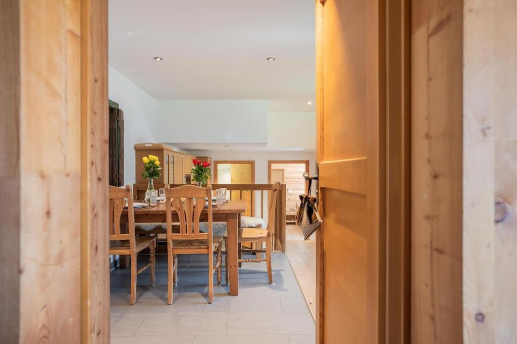 Marmo Apartment by HomeFlow