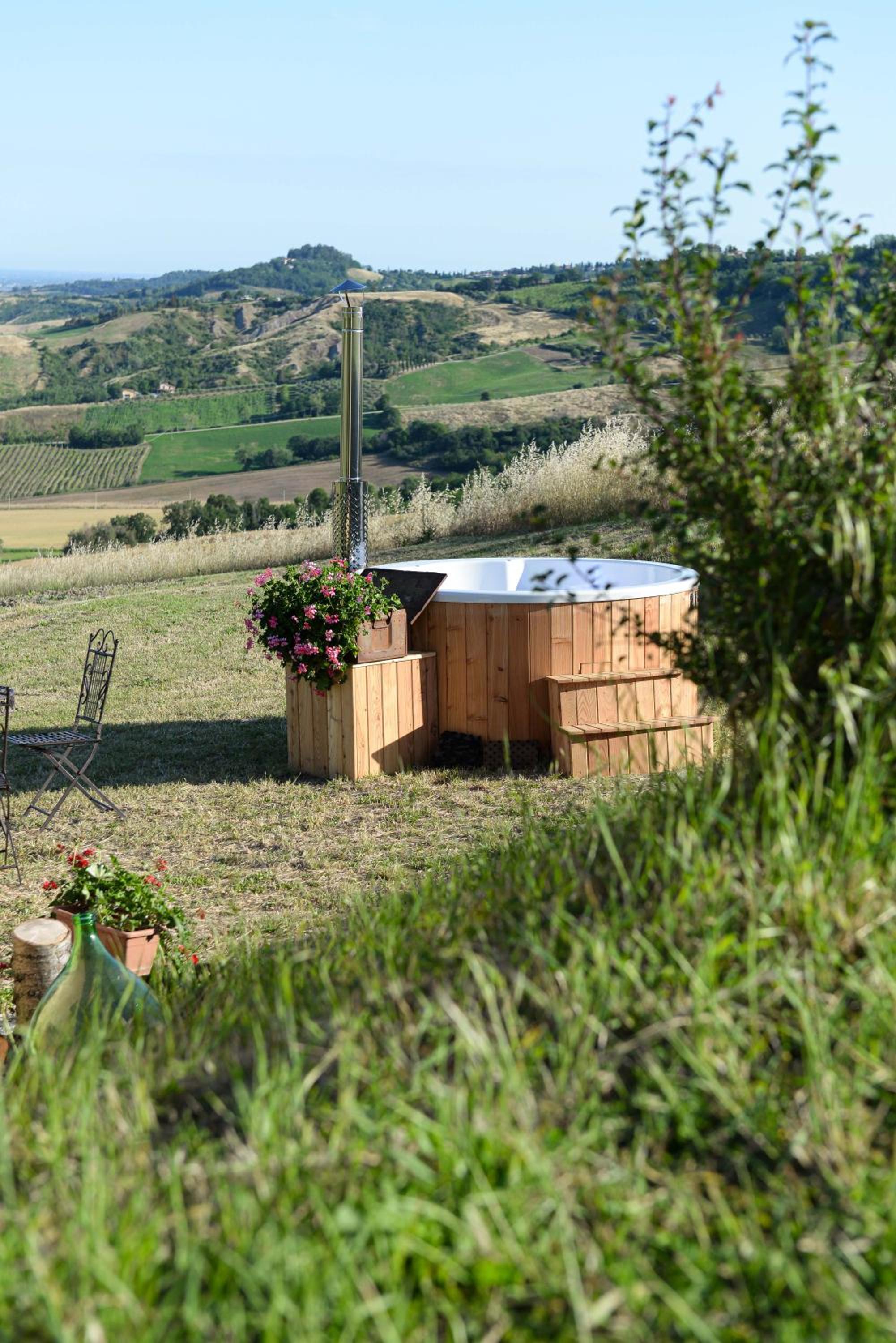 Respiro Glamping Private Retreat with Hot Tub