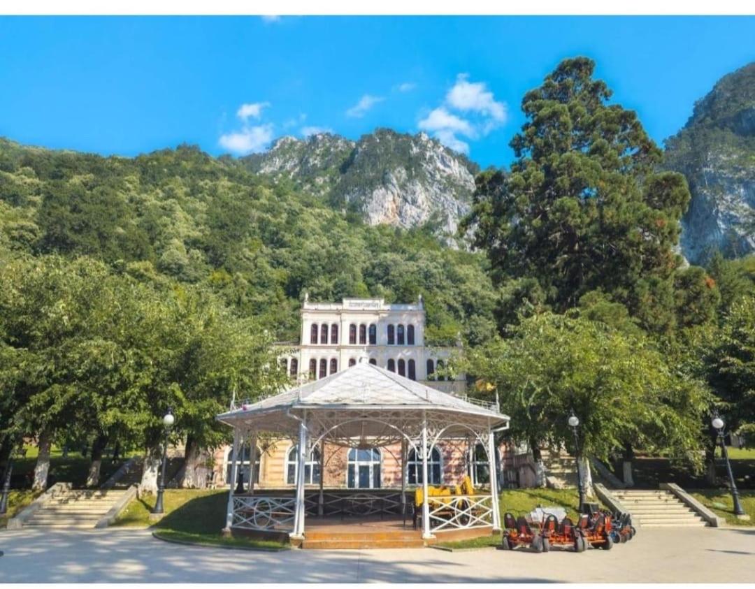 Hotel Apartament Cosmi Ari - Image 1