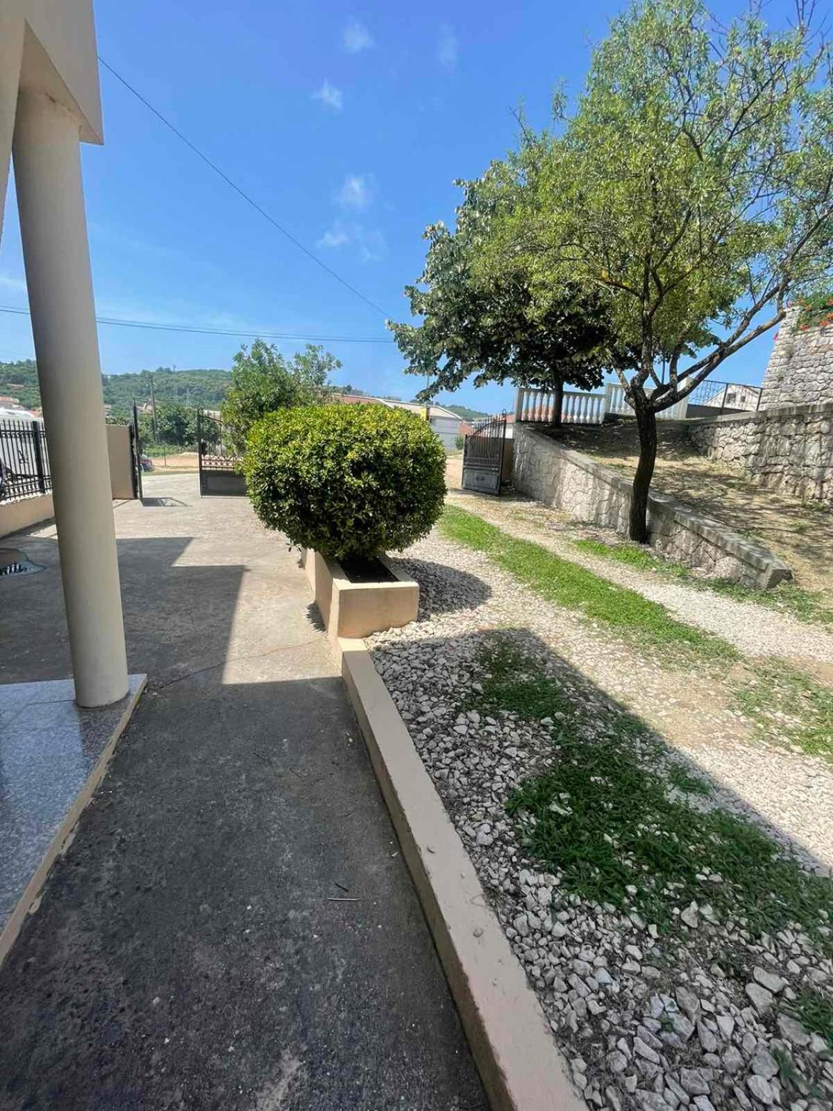 Kodra Apartments