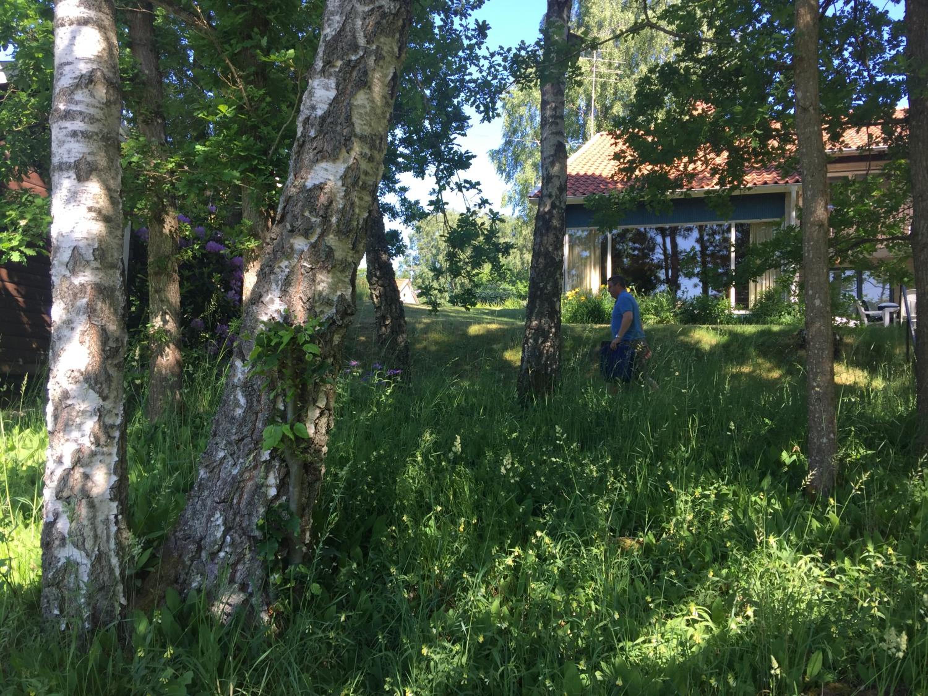 Rymligt boende i en fantastisk villa! Bo helt PRIVAT som enda gäster och boende! Nära NATUREN, lokala bekvämligheter och lätt att resa till med bil, buss e view 4