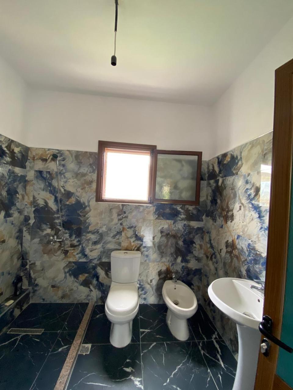 Berat Entryway