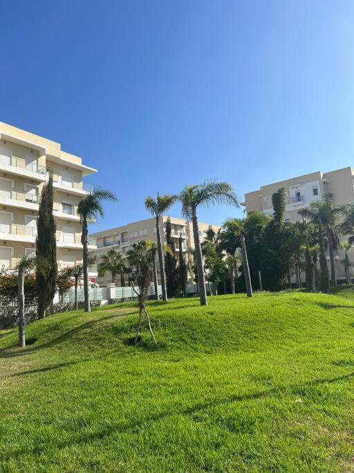 Belle appartement avec 2 grands piscines view 3