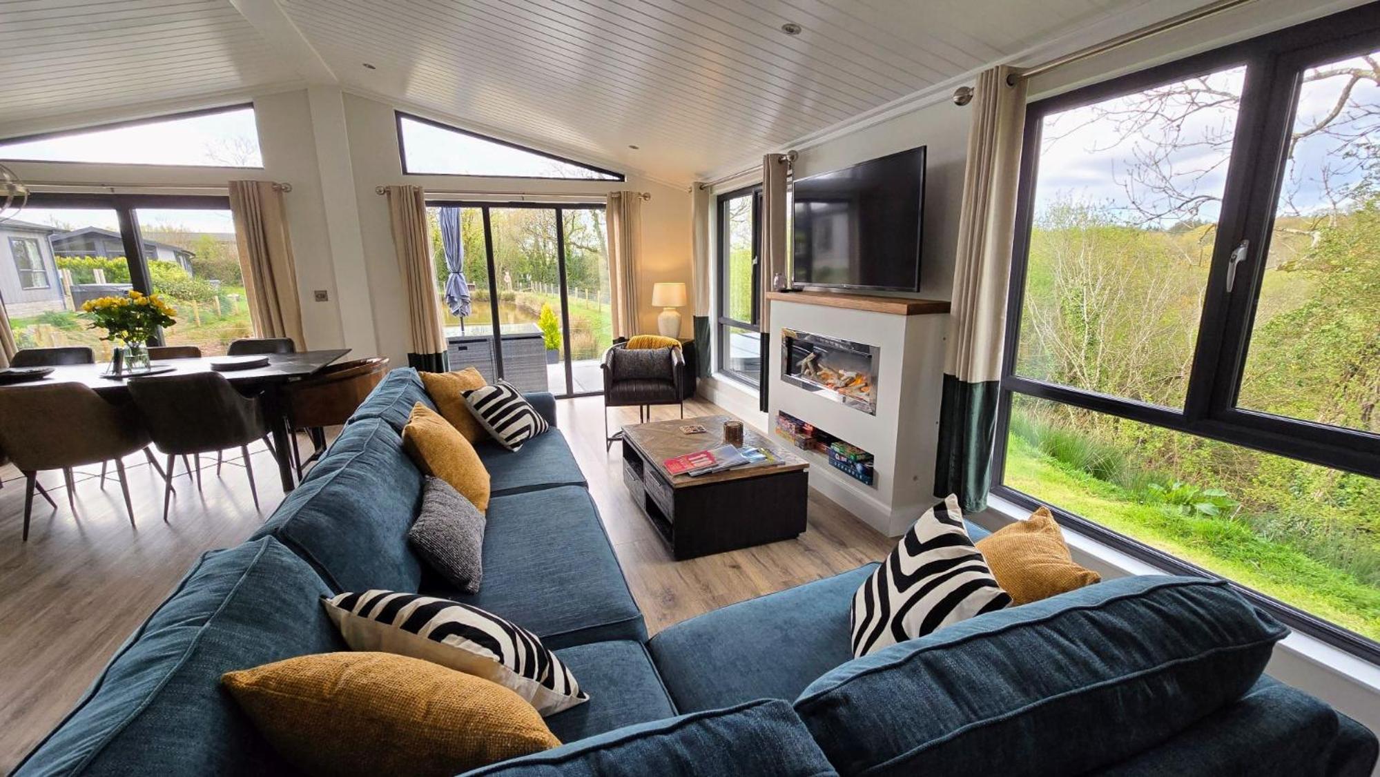 Maple Lodge, 20 Roadford Lake Lodges view 5