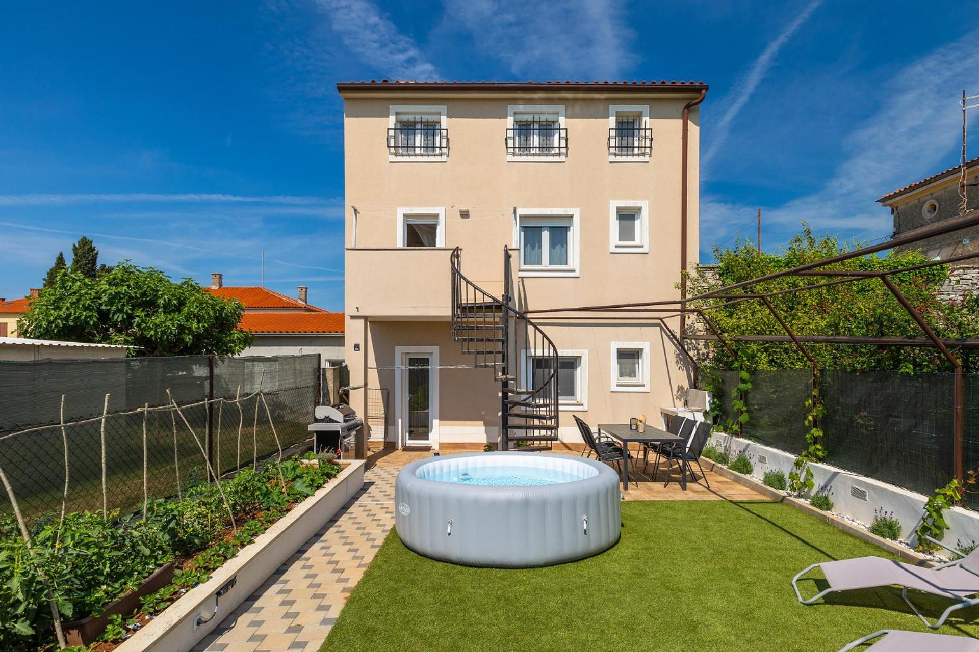 Apartment L&V