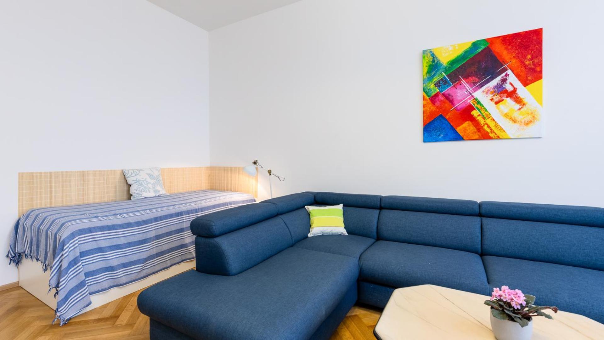 Palisady Charm - Stylish High Ceiling, Downtown, Parking view 5