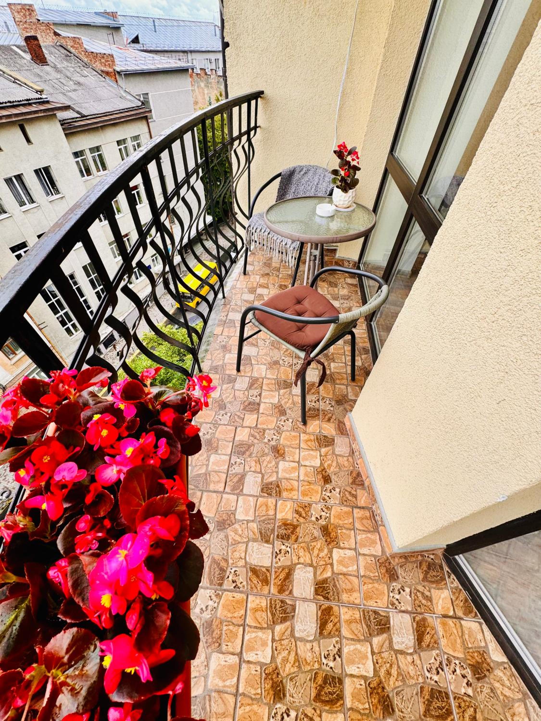 Apartaments Sichovyh Strilciv 68a view 2