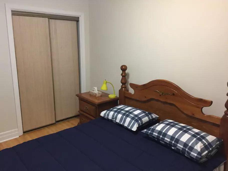 Private Rooms, Free Parking, Full Kitchen, Best Prices in Town- York University Heights