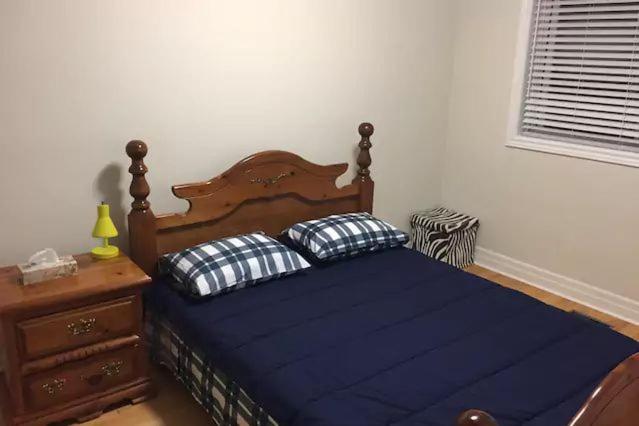 Private Rooms, Free Parking, Full Kitchen, Best Prices in Town- York University Heights