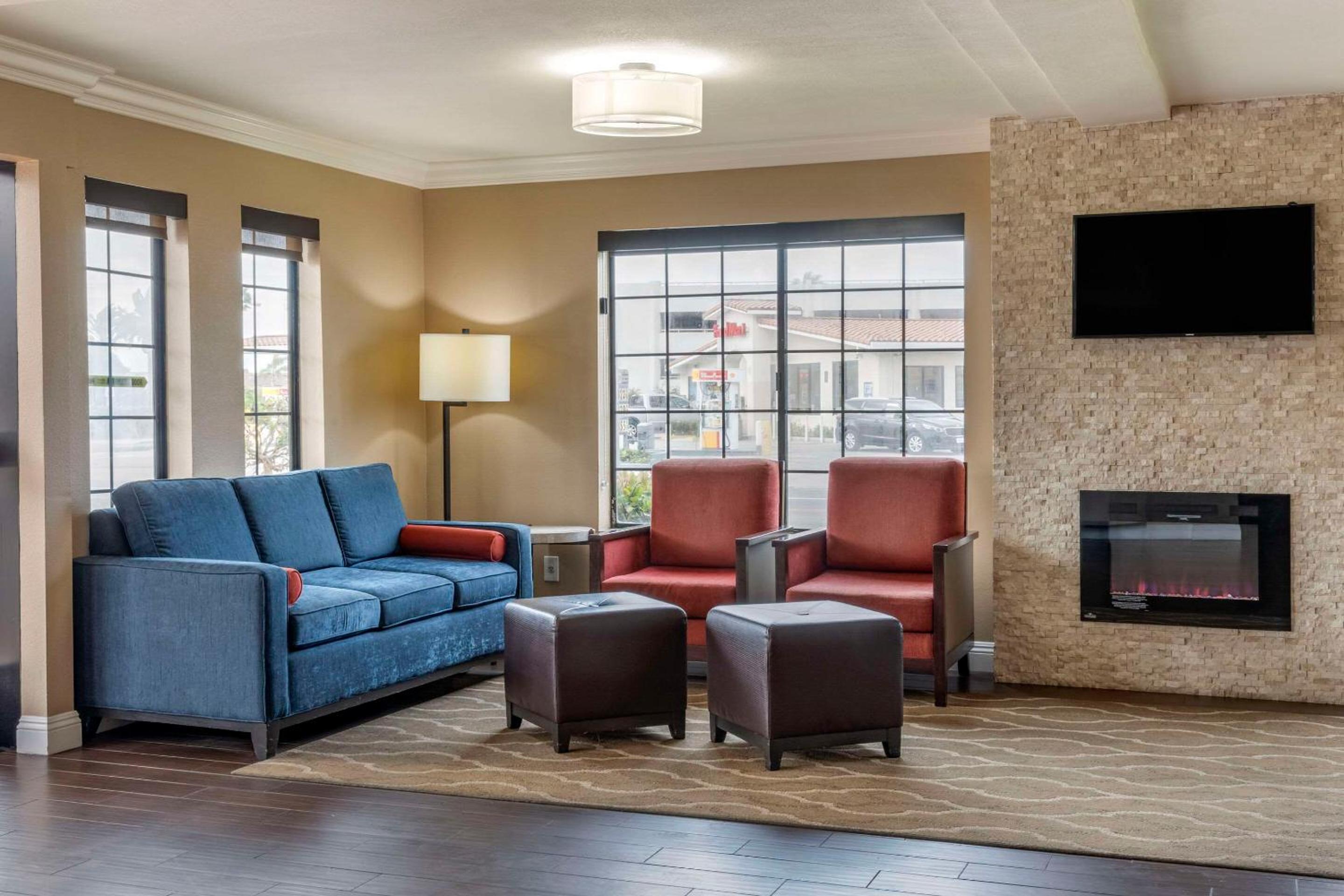 Ventura Vacations - Comfort Inn Suites Ventura Beach - Property Image 33