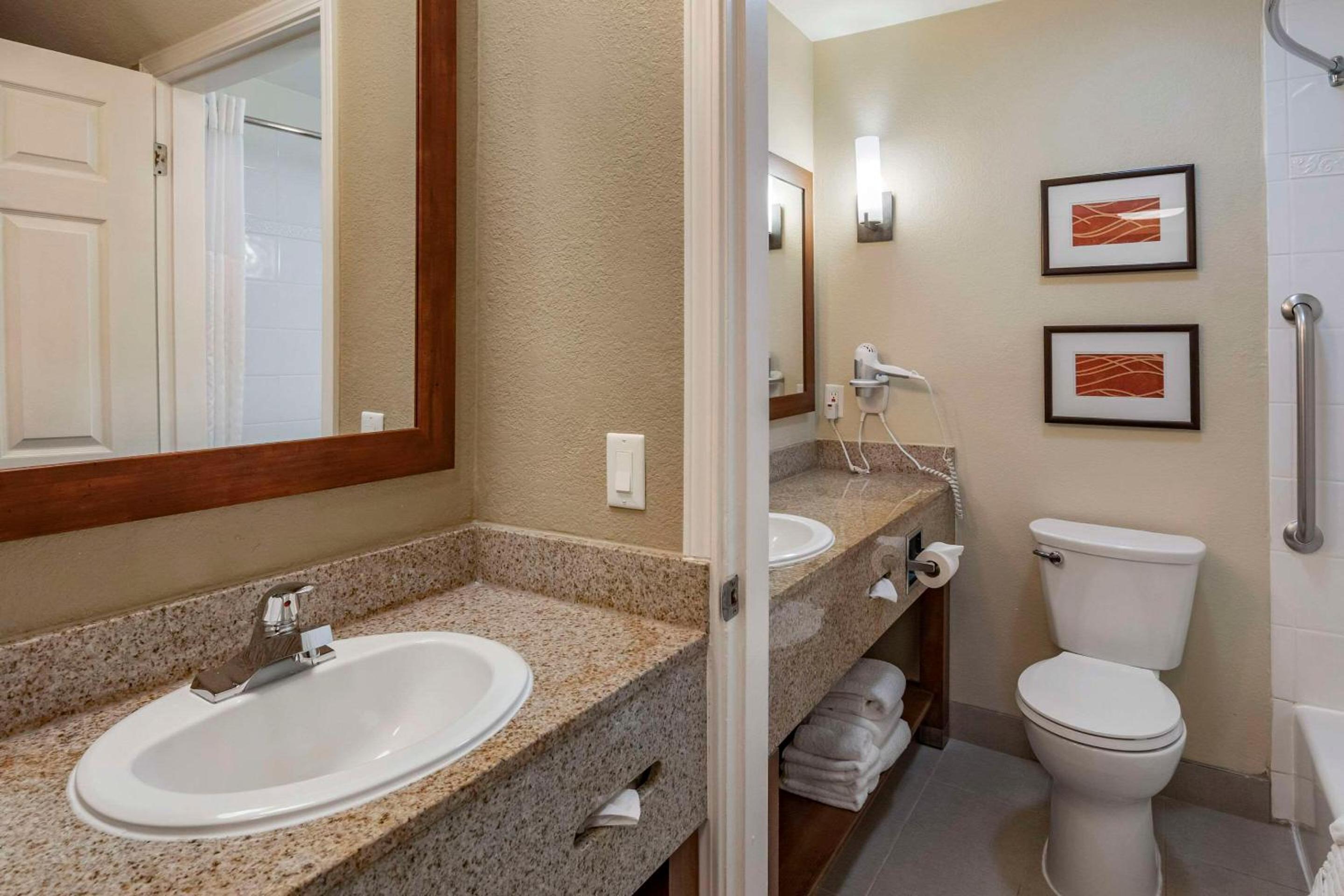 Ventura Vacations - Comfort Inn Suites Ventura Beach - Property Image 19