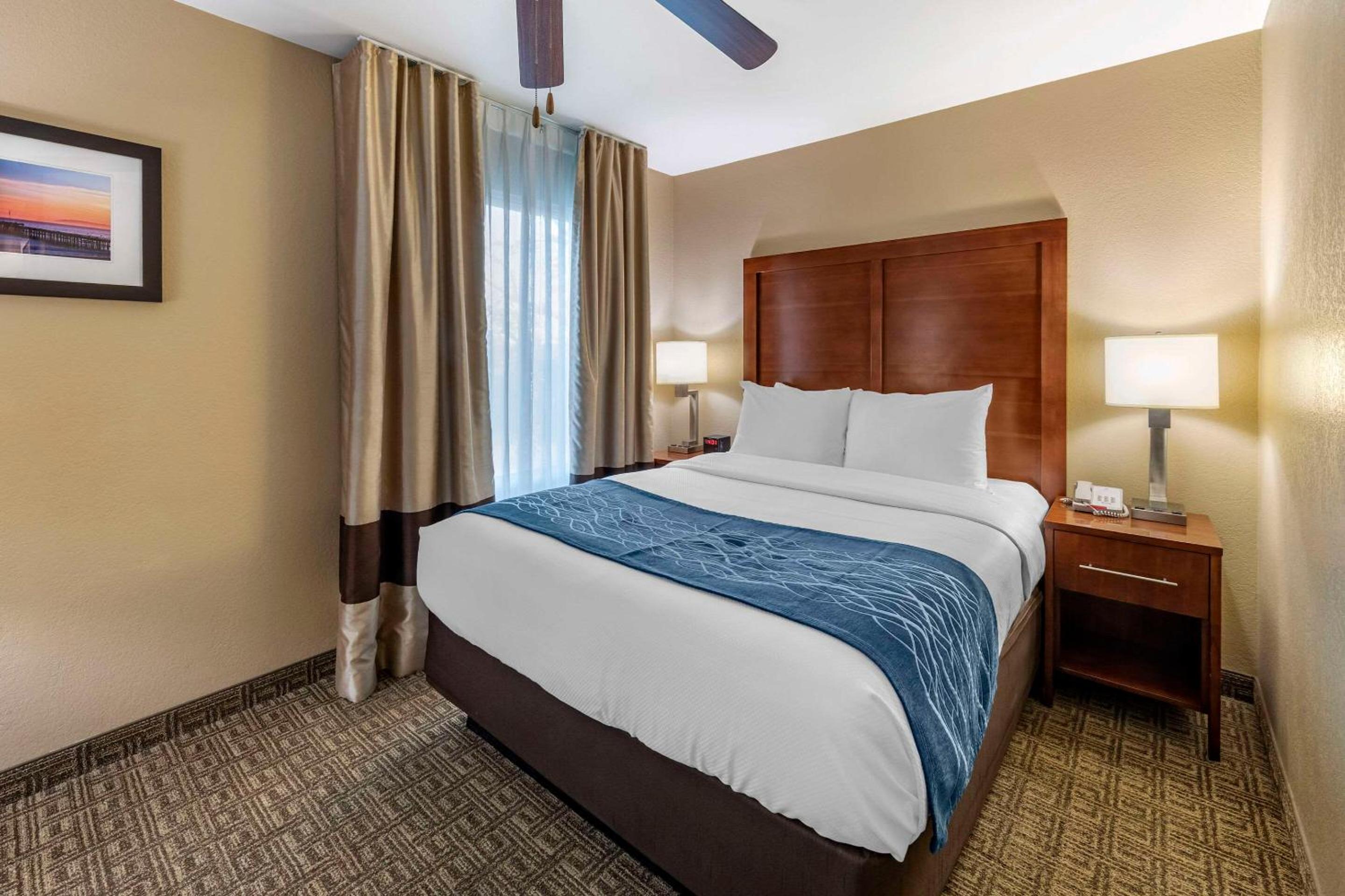 Ventura Vacations - Comfort Inn Suites Ventura Beach - Property Image 7