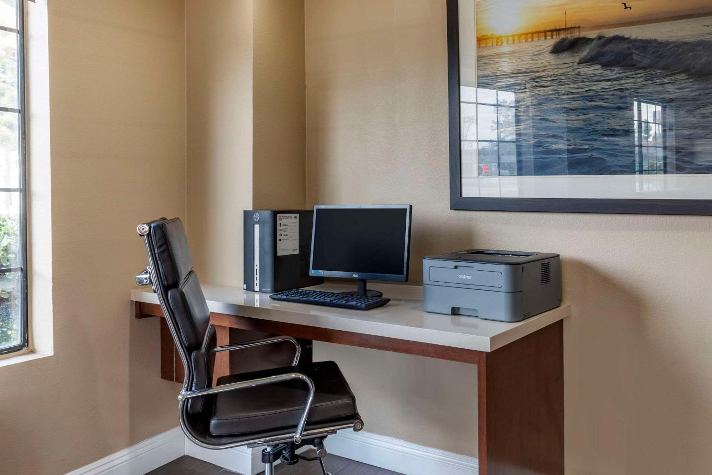 Ventura Vacations - Comfort Inn Suites Ventura Beach - Property Image 13