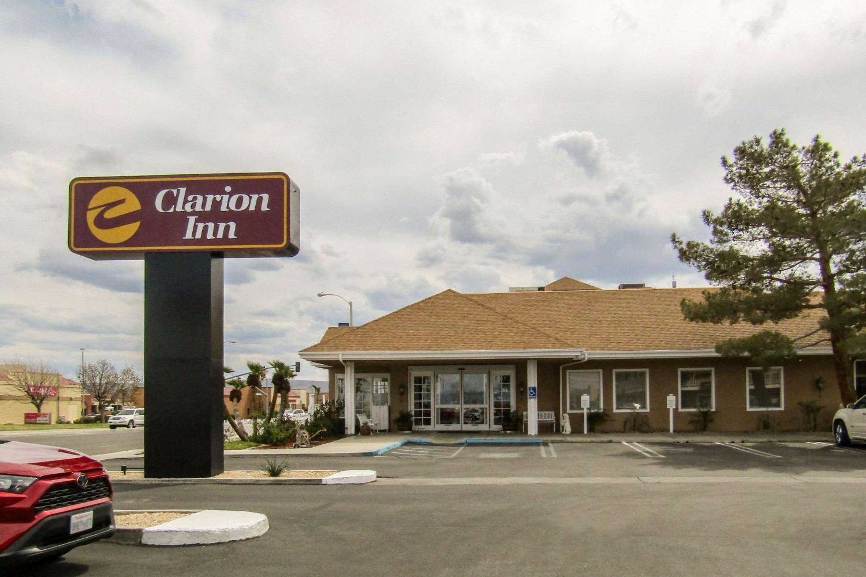 Ridgecrest Vacations - Clarion Inn Near China Lake Naval Station - Property Image 2
