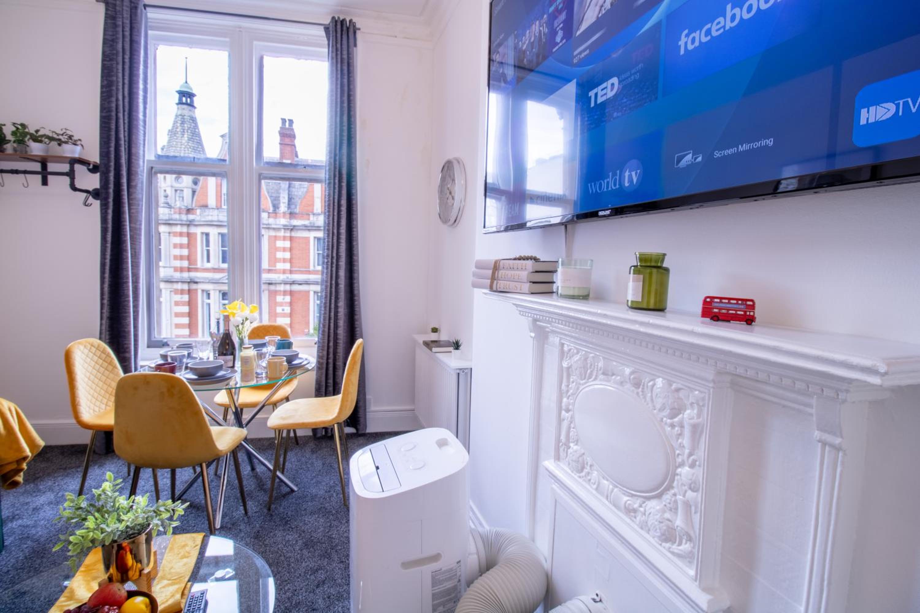 1-Bedroom Flat in London's Top Shopping District 6GC