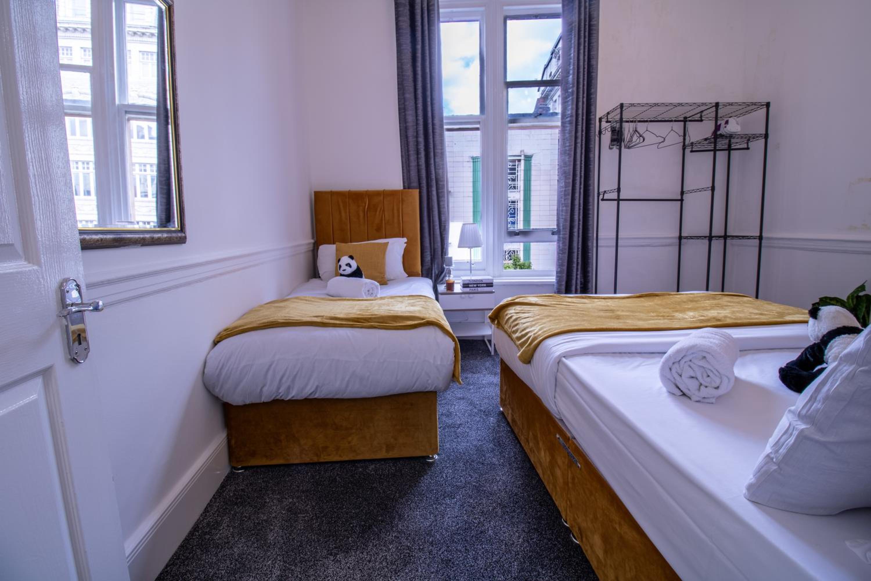 1-Bedroom Flat in London's Top Shopping District 6GC