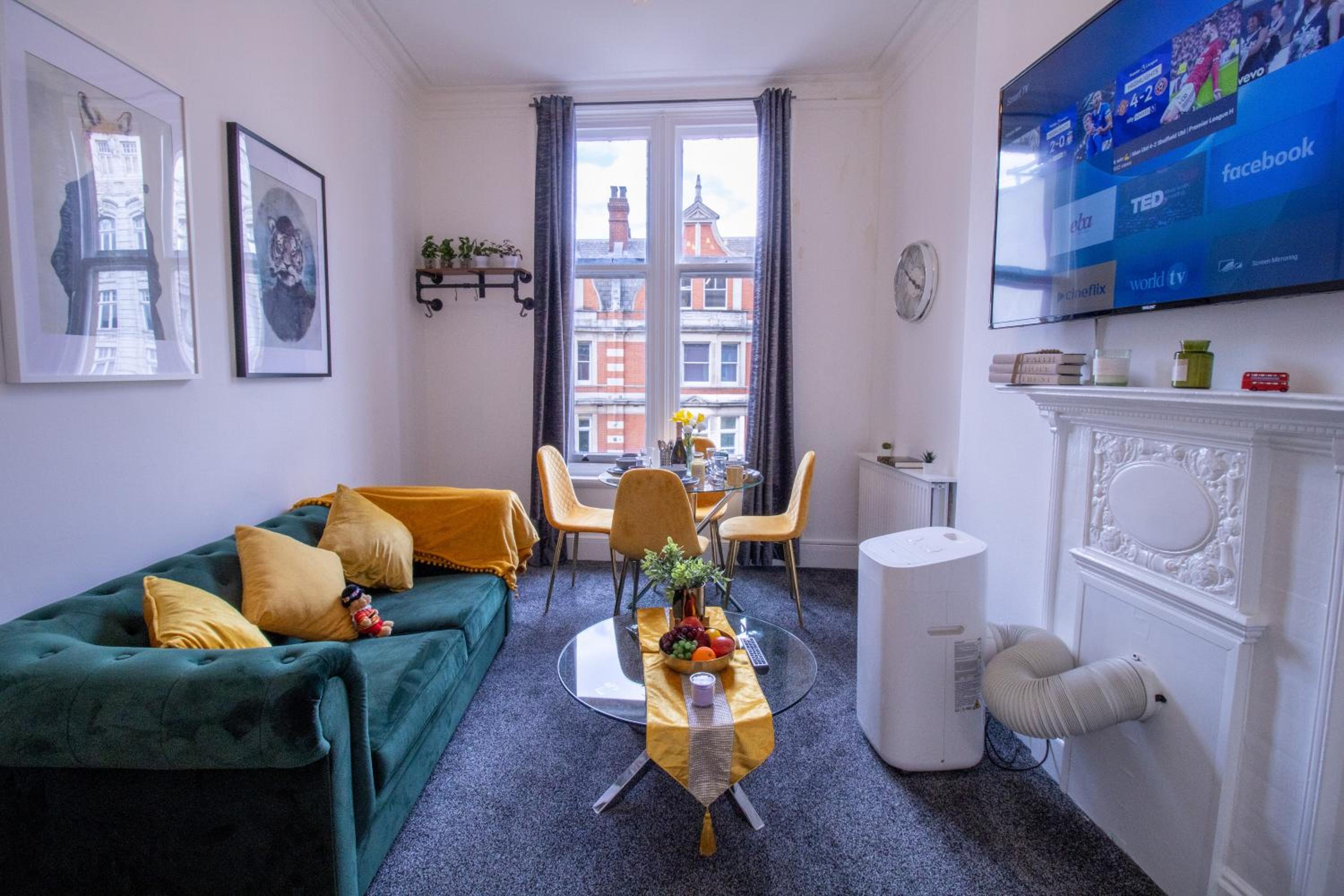 1-Bedroom Flat in London's Top Shopping District 6GC