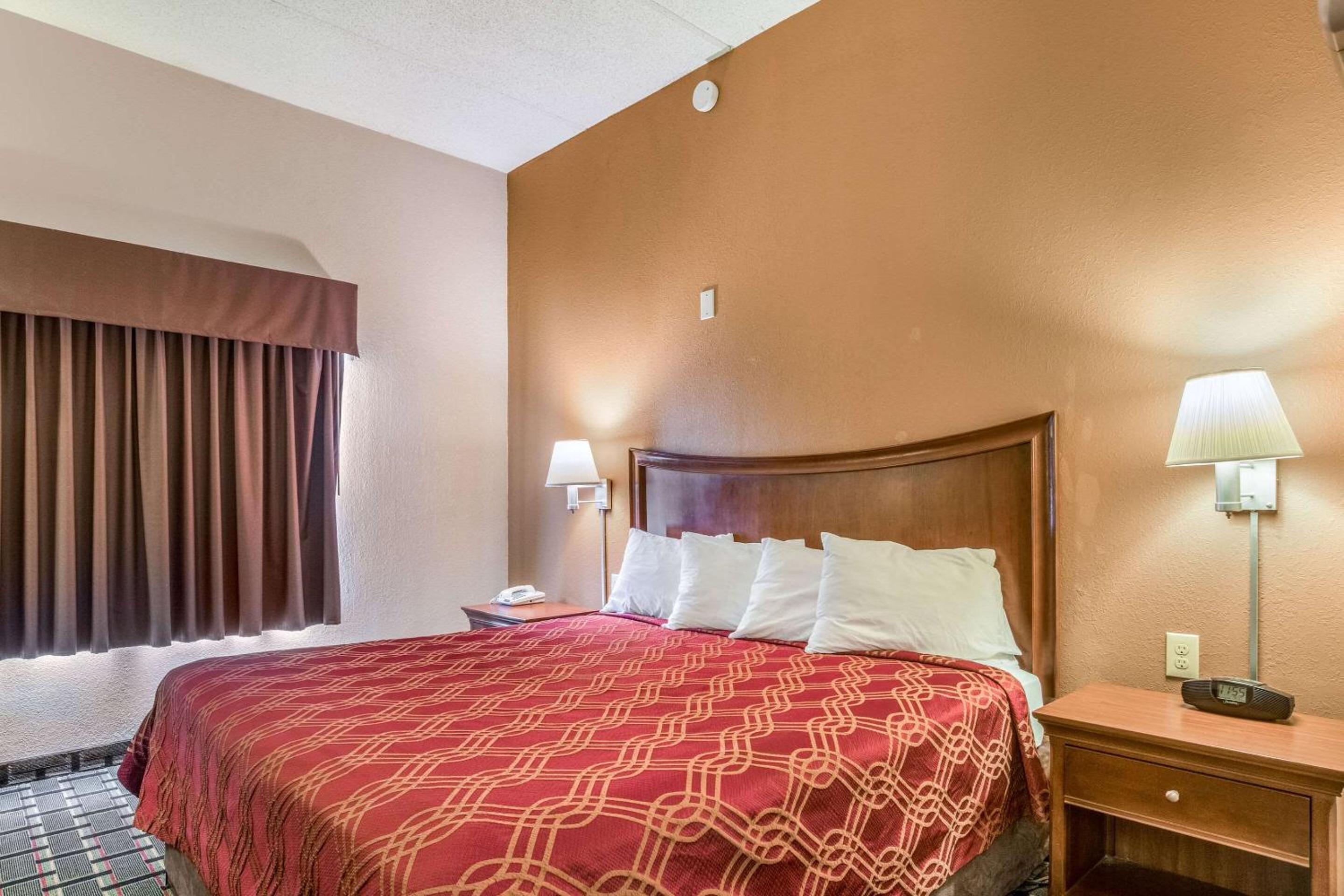 Econo Lodge Inn & Suites Marietta near Dobbins ARB view 4