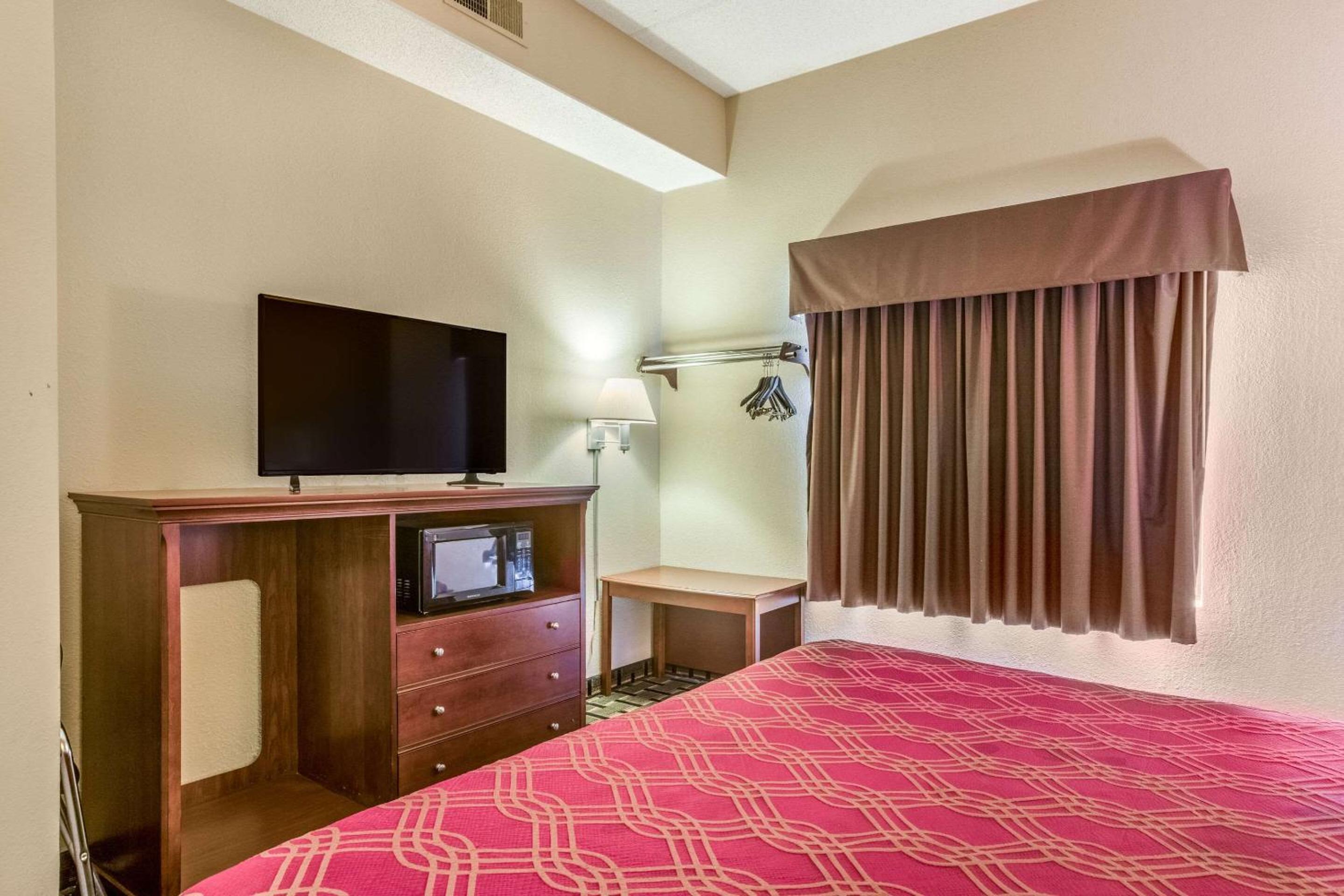 Econo Lodge Inn & Suites Marietta near Dobbins ARB view 5