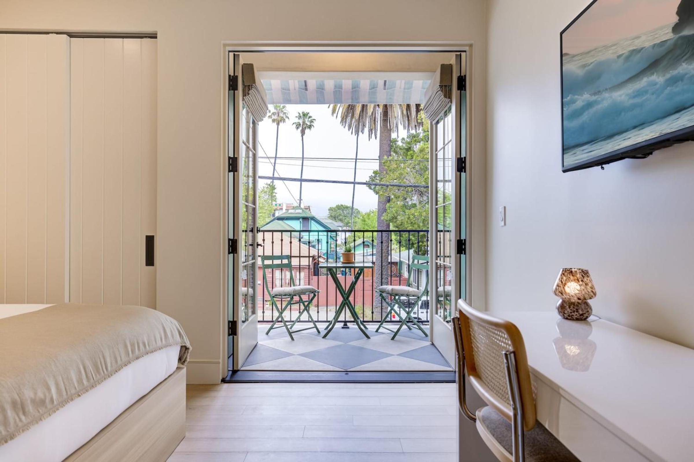 Casa De La Vina - Boutique Apartments in Downtown Santa Barbara view 3