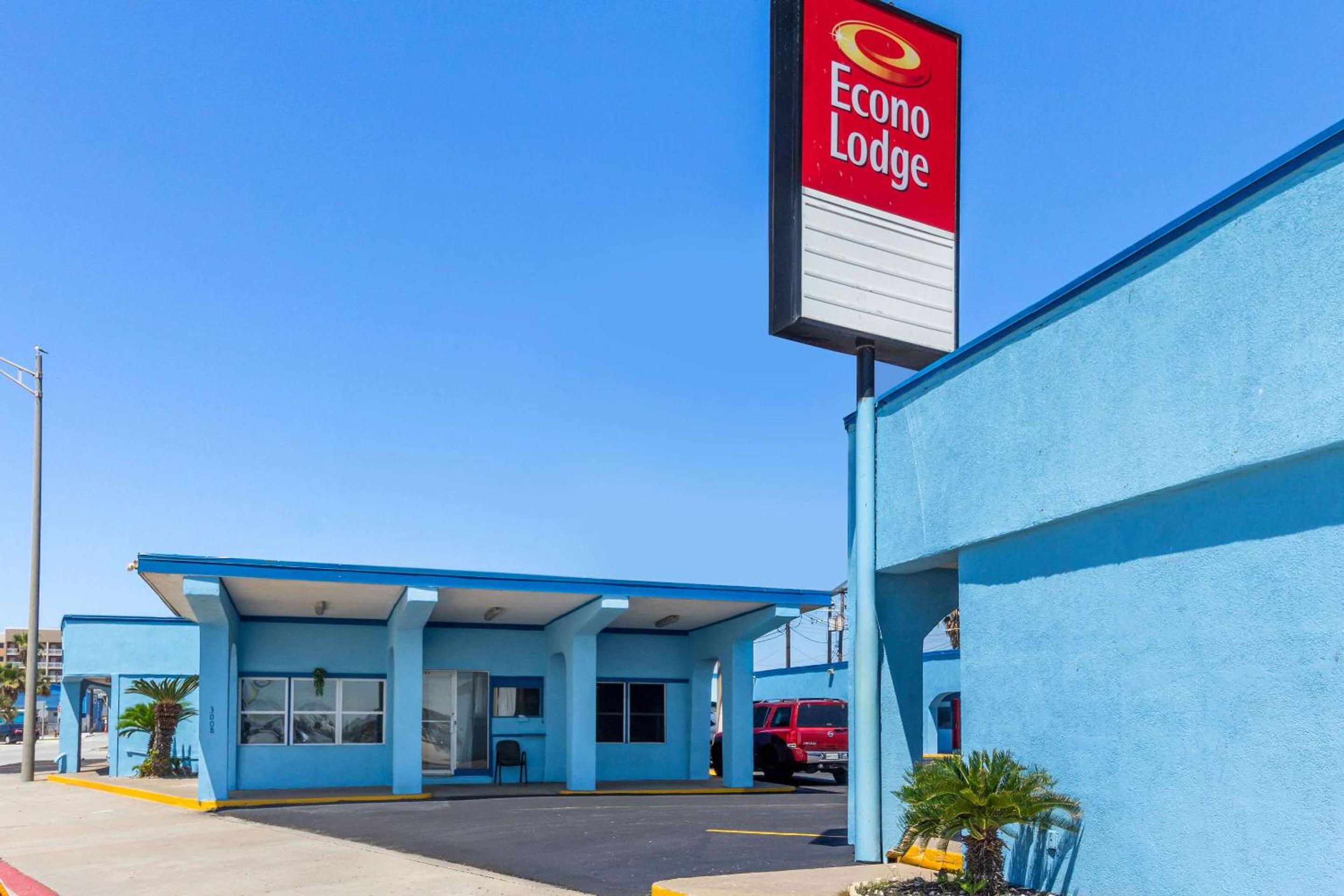 Econo Lodge Galveston Seawall view 4