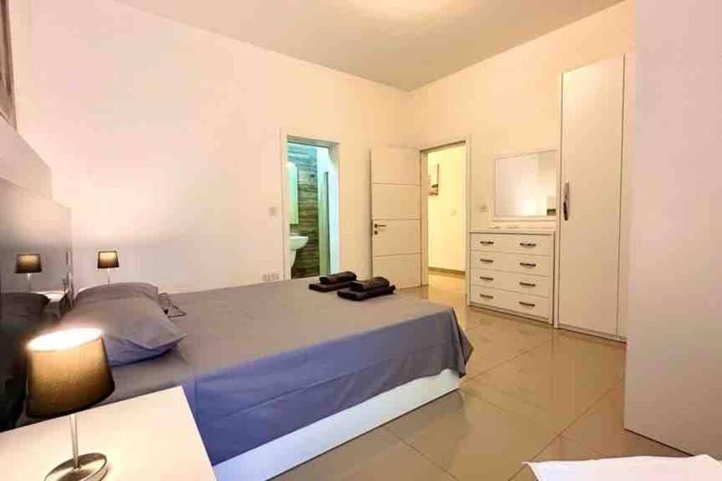 Modern family retreat in St Julians photo 3