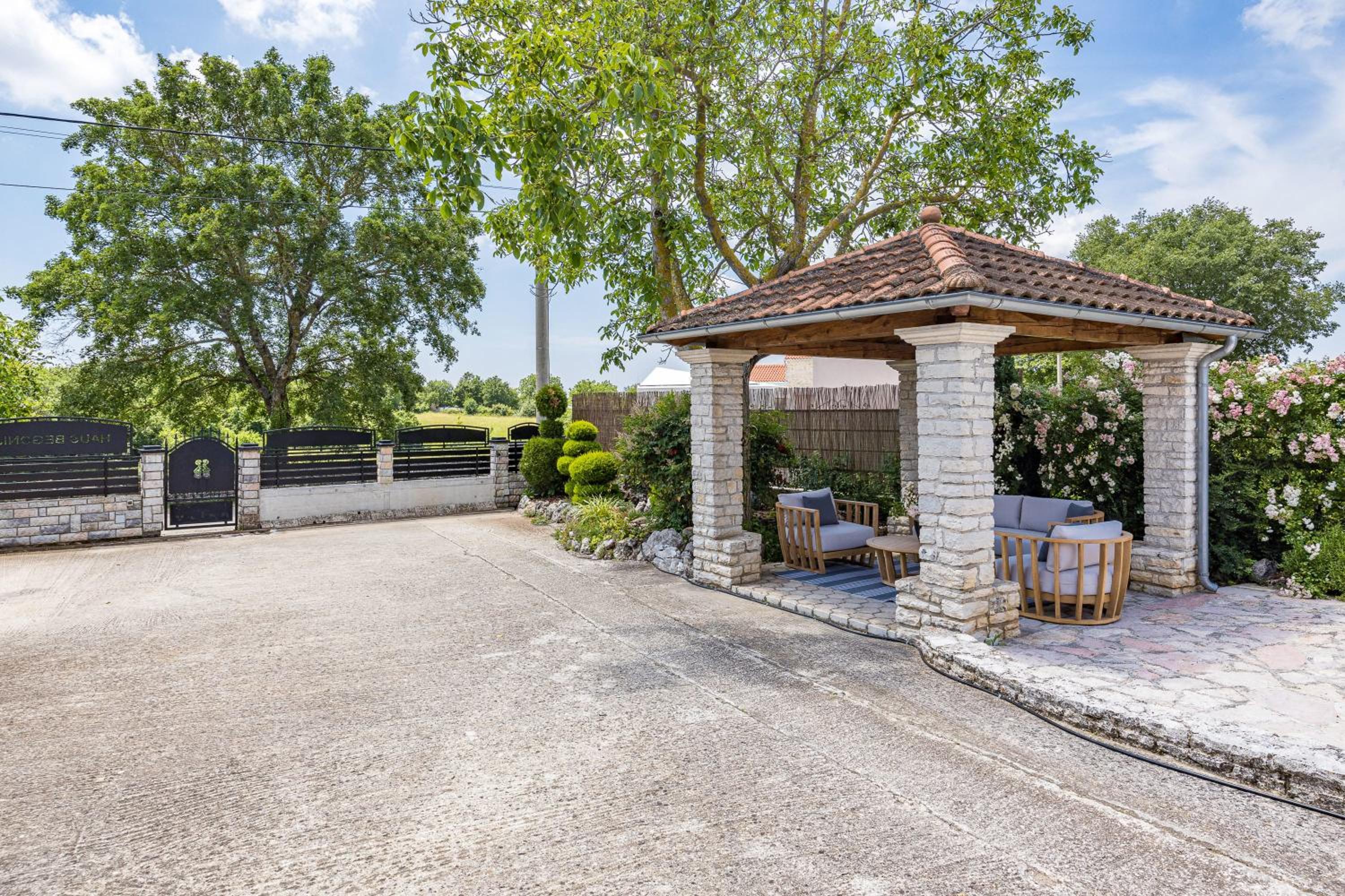 Family retreat House Begonija with pool and BBQ view 3