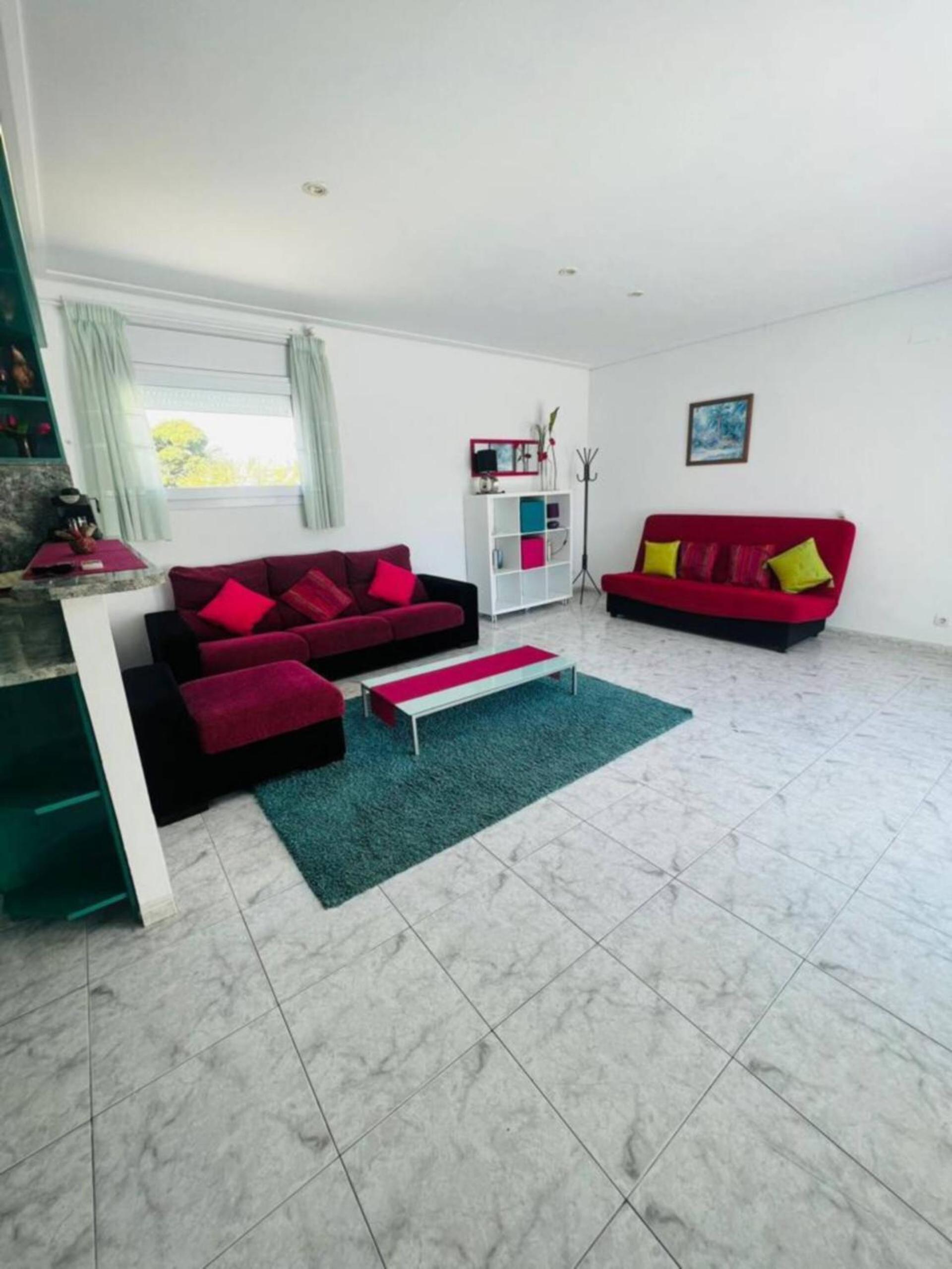 Casa con piscina y amarre soleada