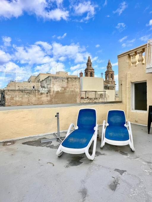 Charming Townhouse with Rooftop