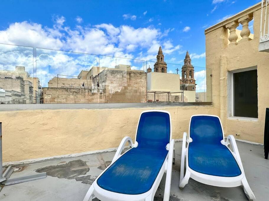 Charming Townhouse with Rooftop