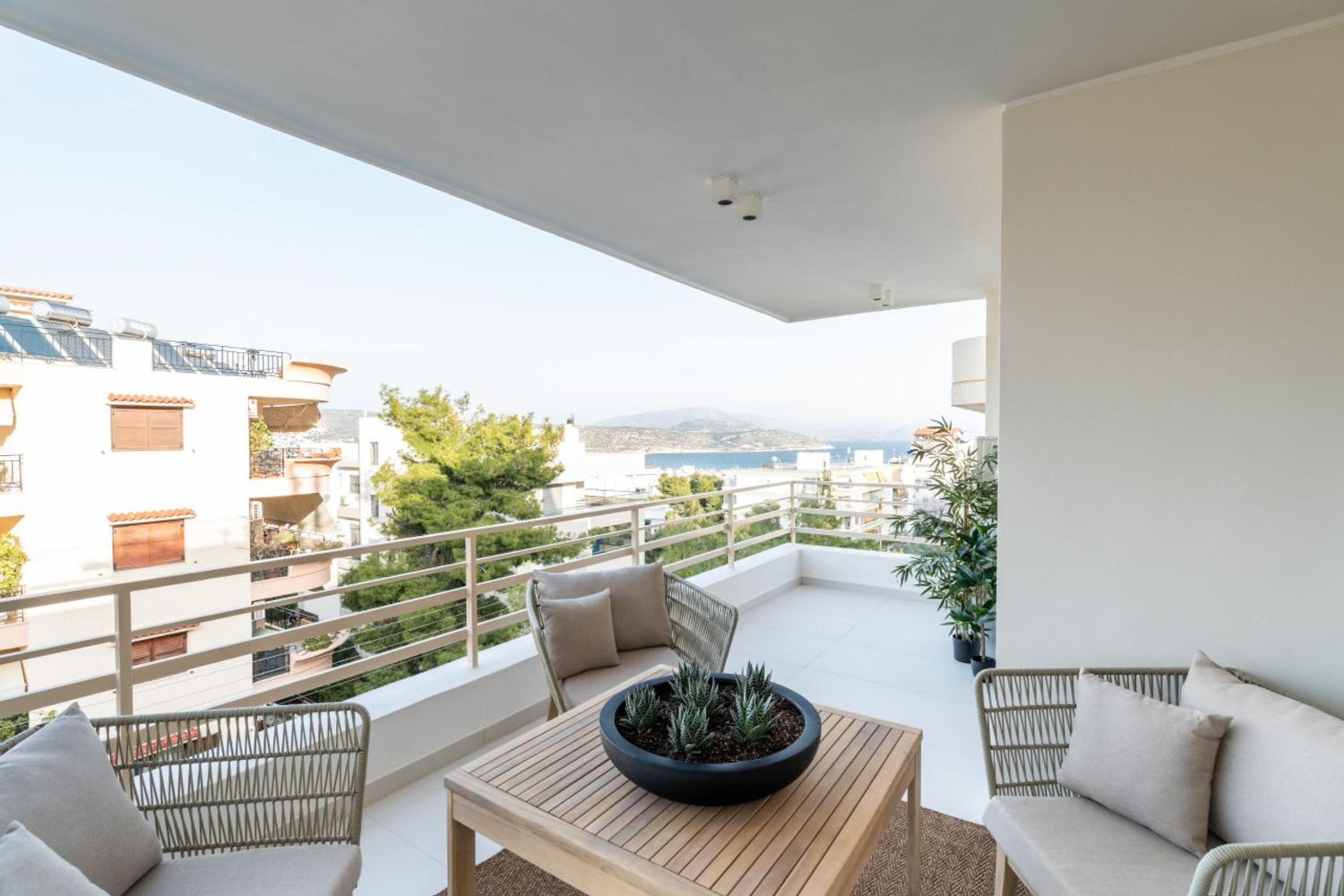 2BD Boho Sea View Apartment by The Olon