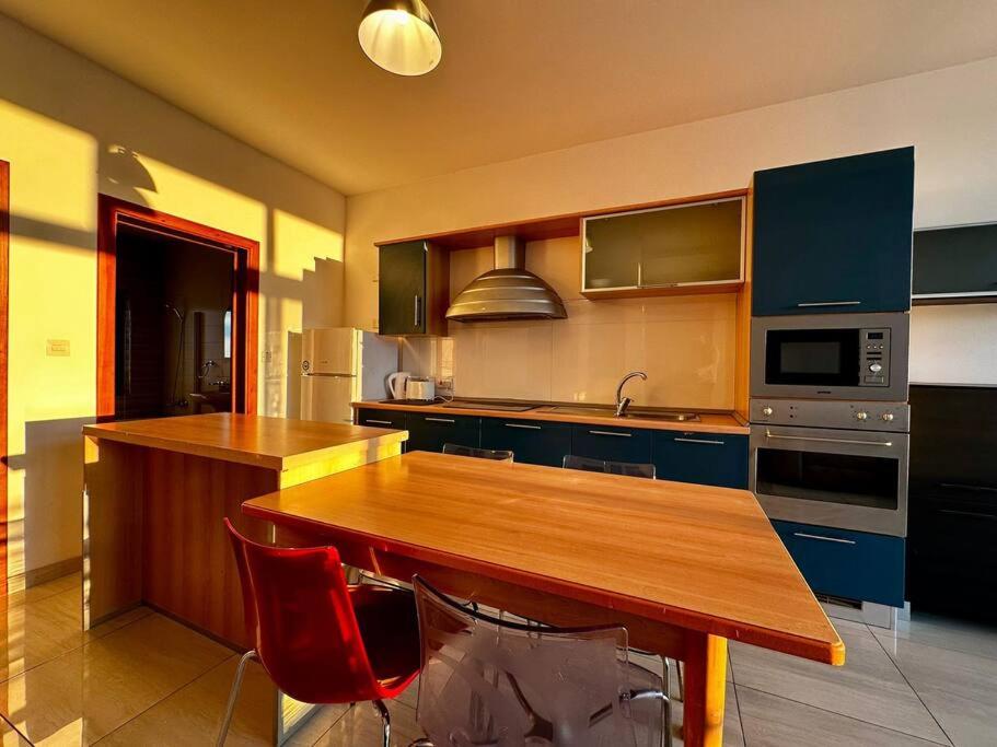 Lovely Penthouse off the Marina view 3