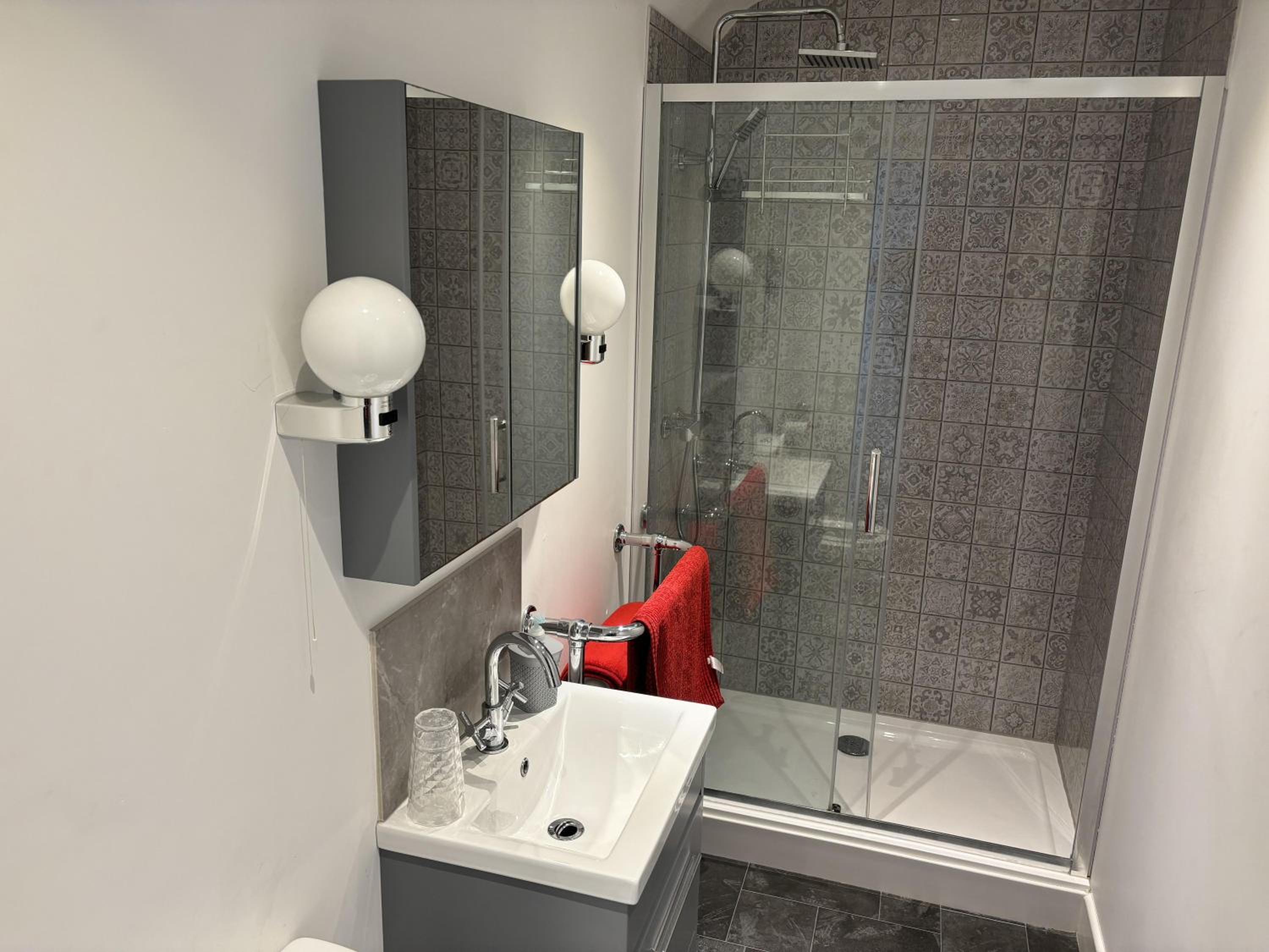 Barnstaple - Apartment- Sleeps 2 - Parking